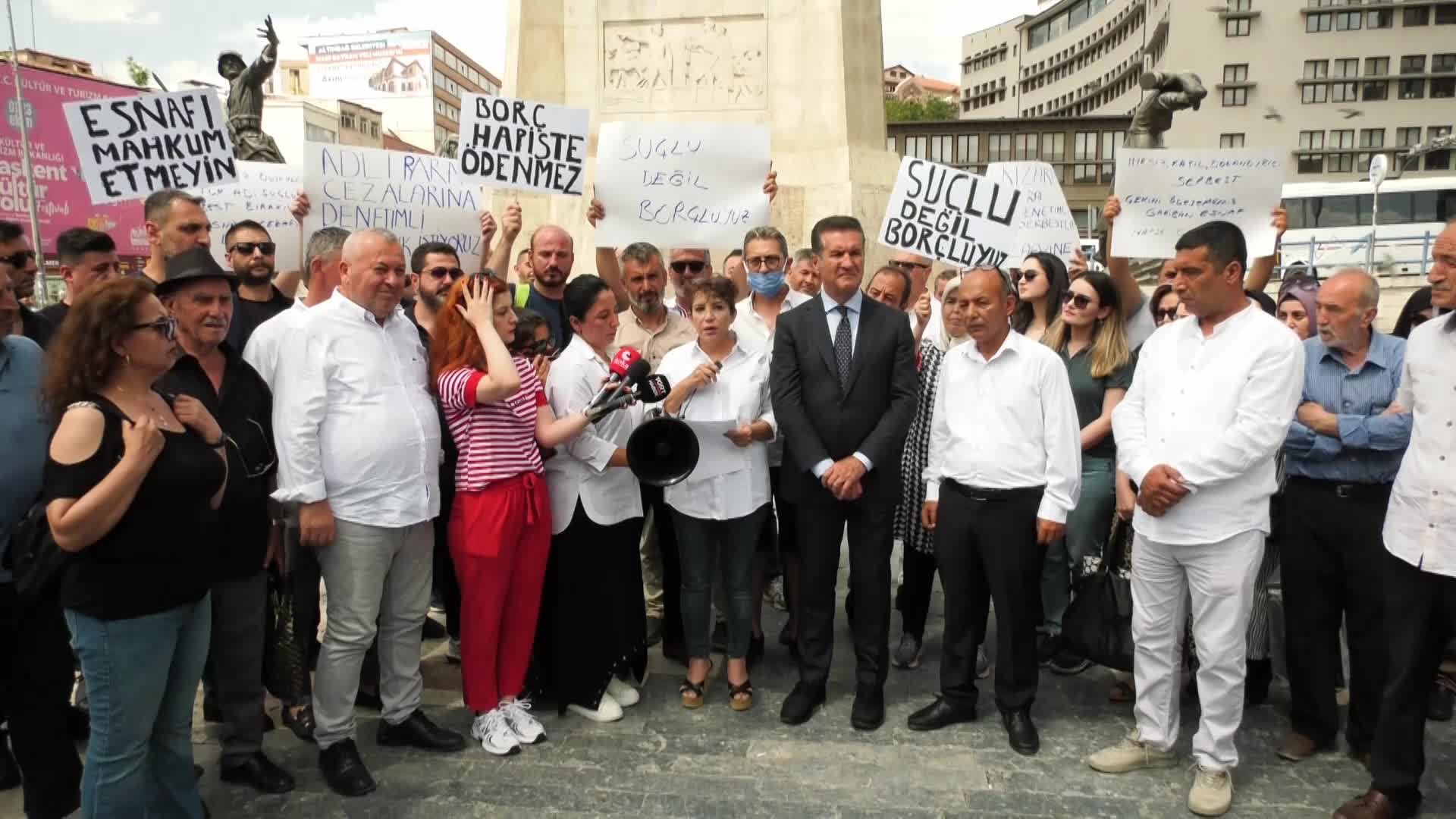 ÇEK MAĞDURLARI ANKARA'DA EYLEM YAPTI: "BORÇ HAPİSTE ÖDENİR Mİ"