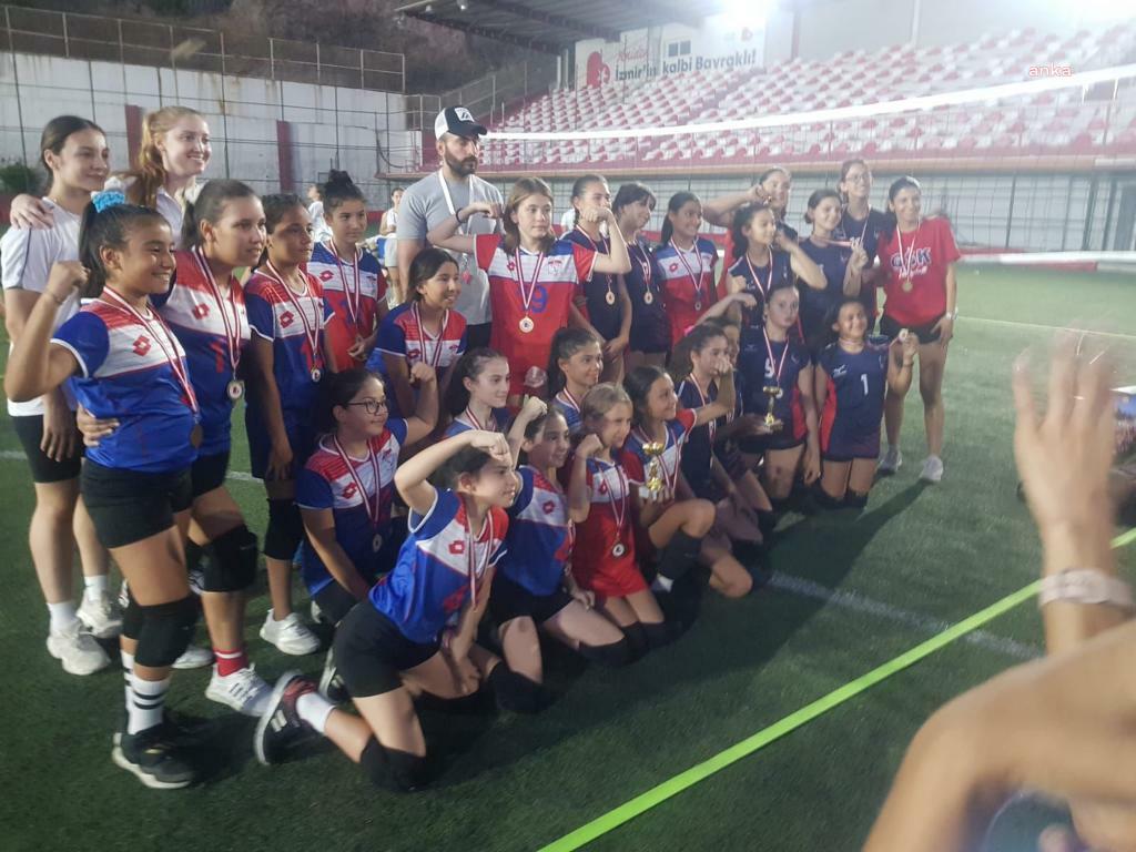 BAYRAKLI’DA VOLEYBOL ŞENLİĞİ