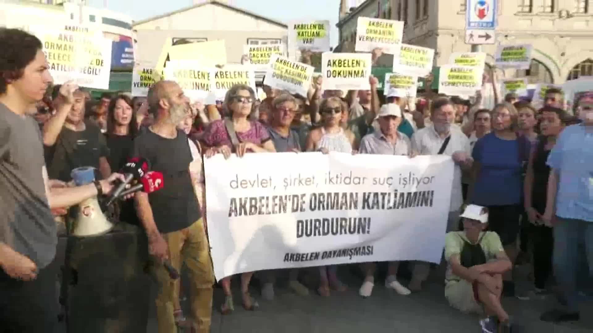 İSTANBUL’DA “AKBELEN’E DOKUNMA” EYLEMİ: “ENERJİNİZ, MADENİNİZ BATSIN. BİZLER SAĞLIKLI BİR ÇEVREDE YAŞAMAK İSTİYORUZ”