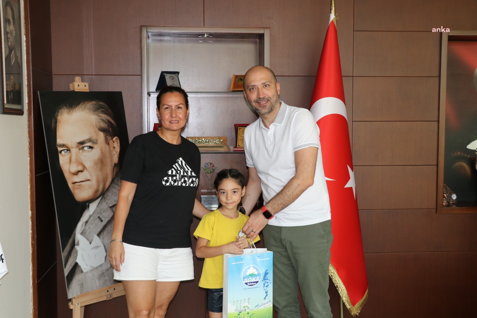 SÖKE BELEDİYE BAŞKANI ARIKAN, MİNİK CİMNASTİKÇİ ASEL KUMSAL’I KONUK ETTİ