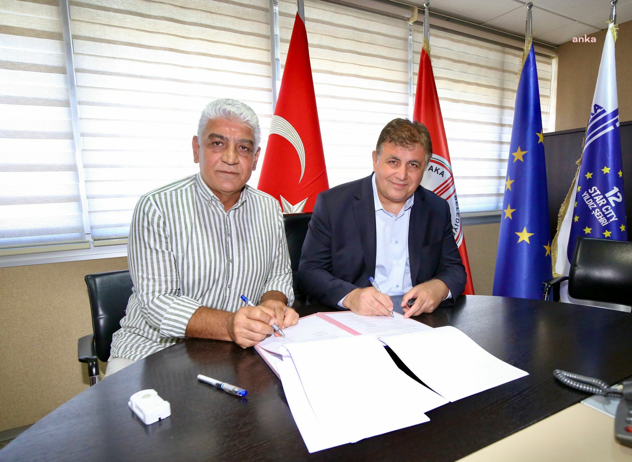KARŞIYAKA'DA YÜZLERİ GÜLDÜREN TOPLU İŞ SÖZLEŞMESİ İMZALANDI