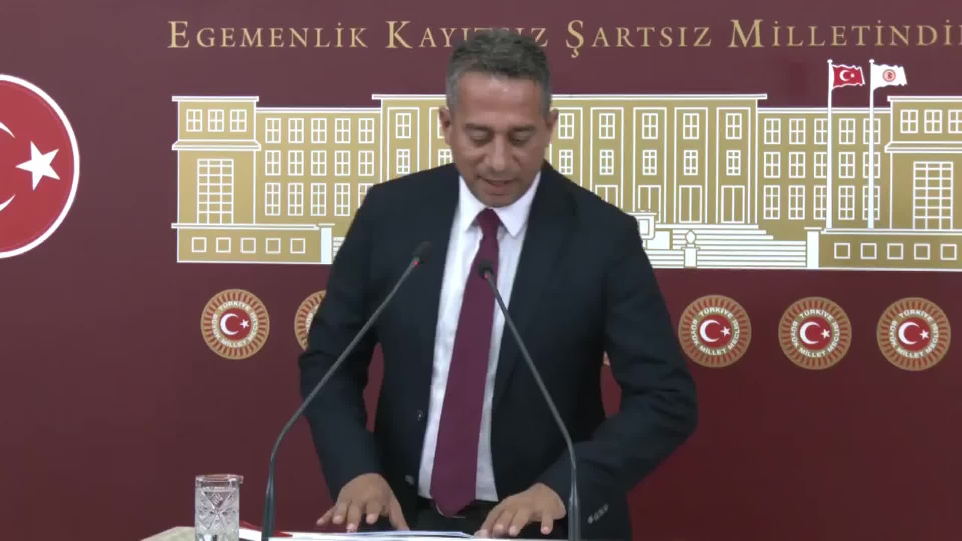 ALİ MAHİR BAŞARIR: “SARAY’IN BİR DAKİKALIK GİDERİ 15 BİN LİRA. 15 BİN LİRA, 2 EMEKLİ MAAŞI YAPIYOR. BEYEFENDİ, BİR DAKİKADA SARAYINDA İKİ EMEKLİ MAAŞINI HARCAYABİLİYOR”