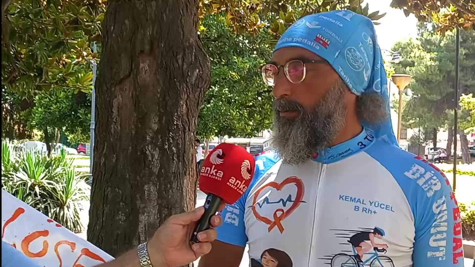 OĞLUNU LÖSEMİ NEDENİYLE KAYBEDEN KEMAL YÜCEL, BİSİKLETİYLE İL İL GEZEREK KÖK HÜCRE NAKLİ KONUSUNDA BİLGİ VERİYOR