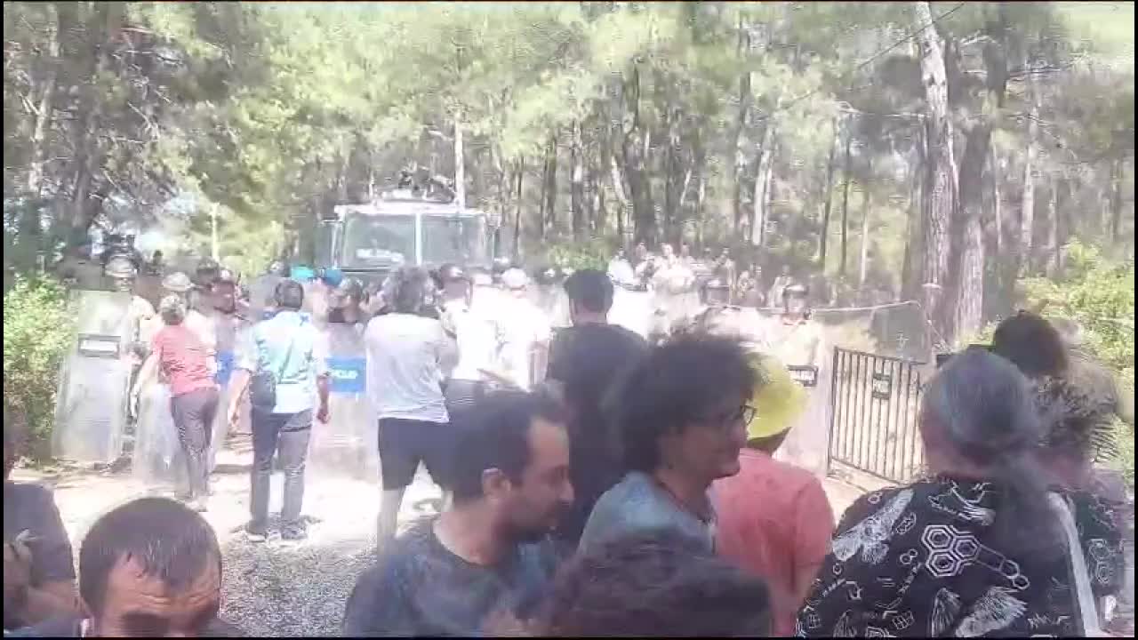 AKBELEN'DE KÖYLÜLERE TOMA VE BİBER GAZIYLA MÜDAHALE EDİLDİ