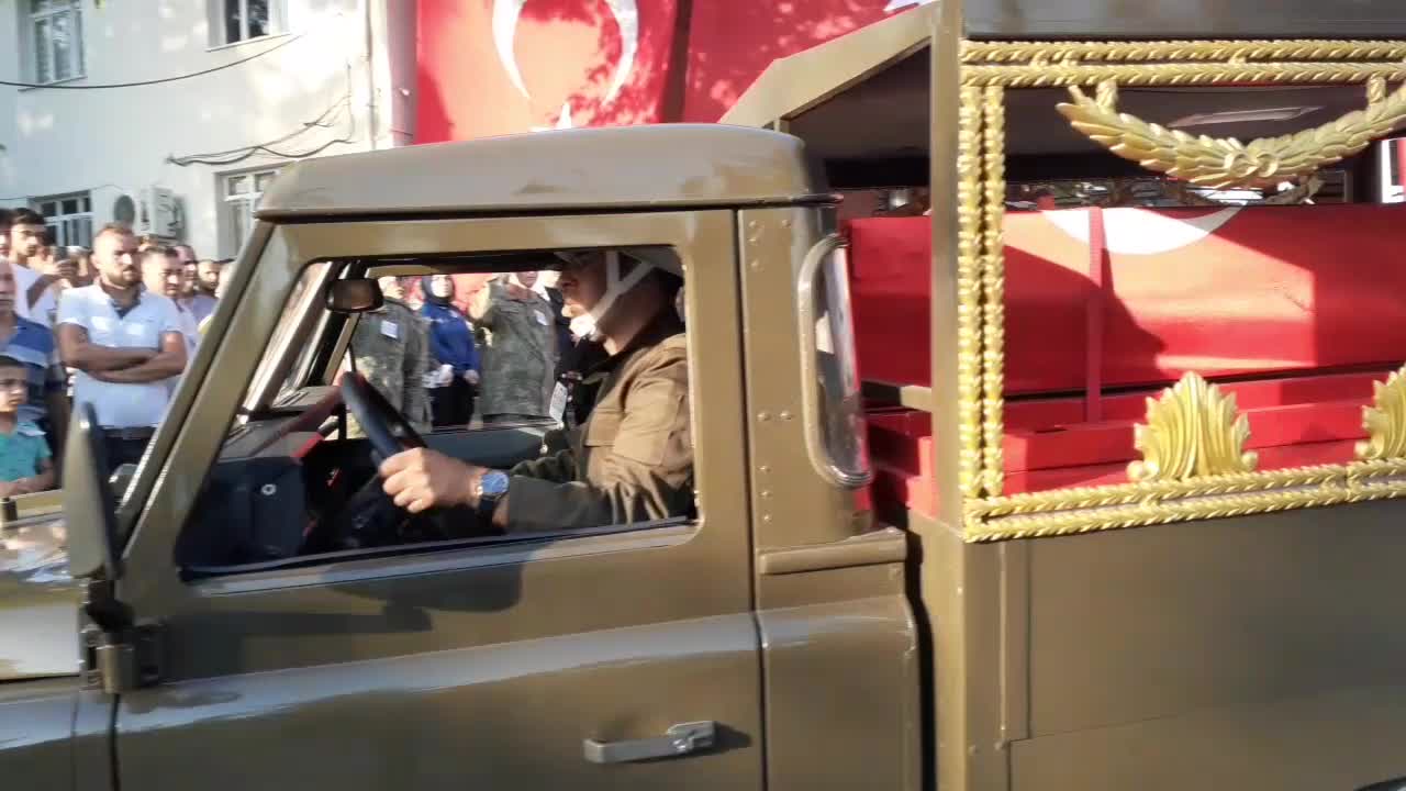 VAN'DA ŞEHİT OLAN SÖZLEŞMELİ ER ÖMER CİNKARA, OSMANİYE’DE SON YOLCULUĞUNA UĞURLANDI