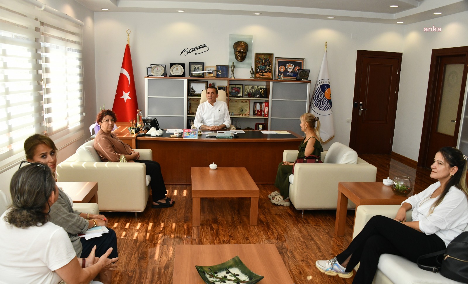 DEPREMZEDE KADINLARDAN YENİŞEHİR BELEDİYE BAŞKANI ÖZYİĞİT’E TEŞEKKÜR ZİYARETİ