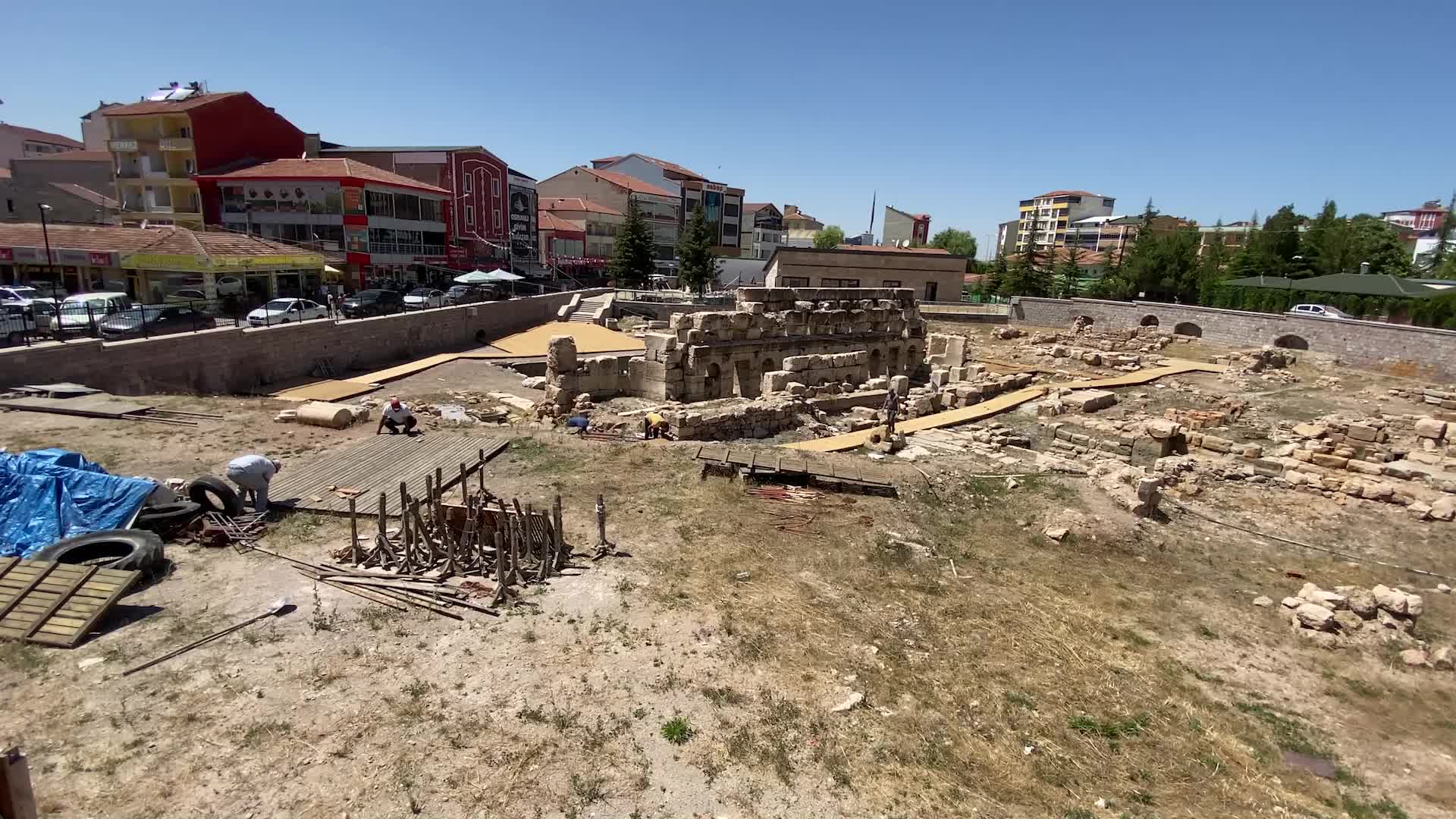 YOZGAT'TA 2 BİN YILLIK TARİHİ ROMA HAMAMI’NIN ÇEVRE DÜZENLEME ÇALIŞMALARINDA SONA GELİNDİ