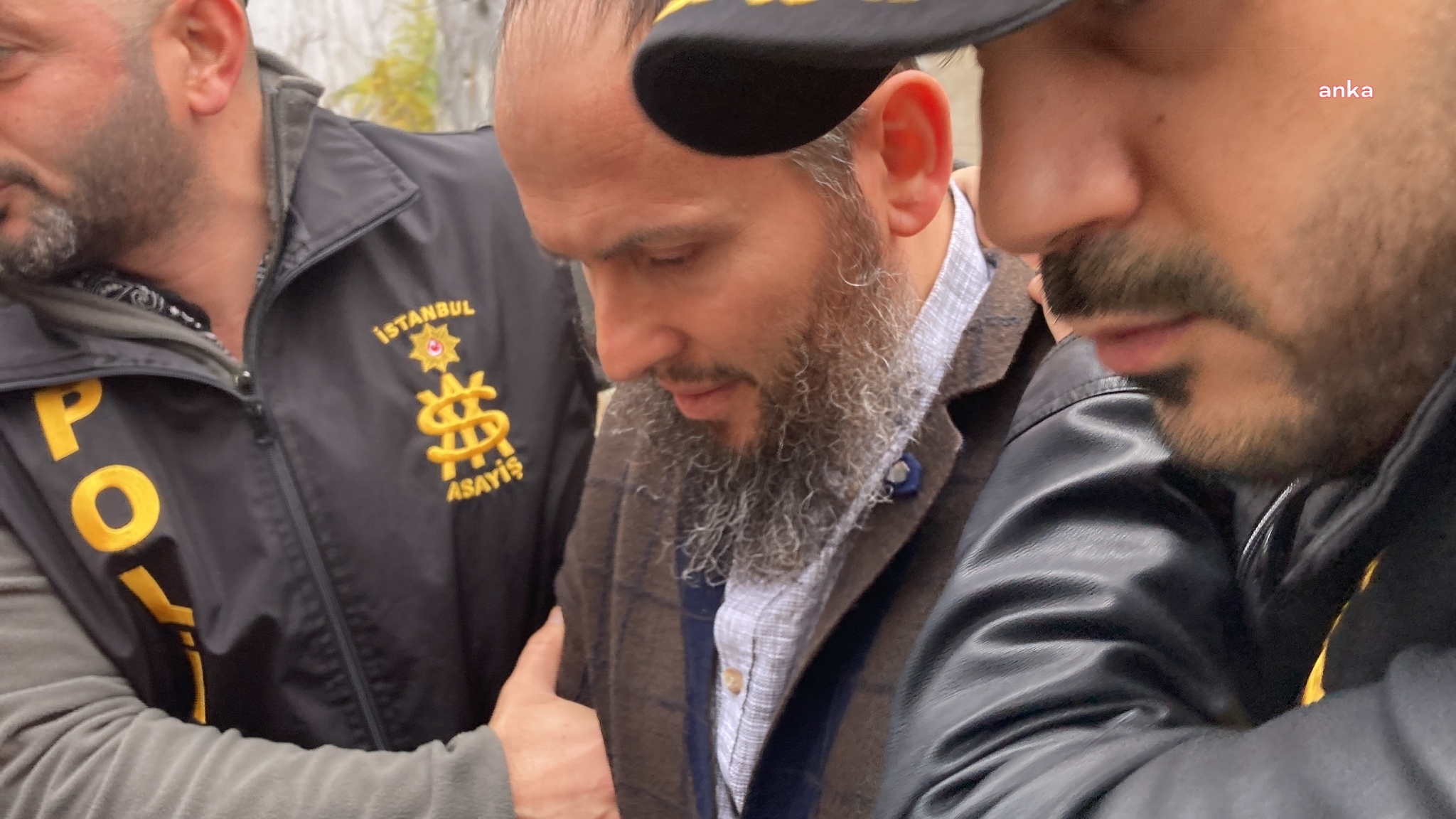 HİRANUR VAKFI KURUCUSU GÜMÜŞEL'İN 6 YAŞINDA EVLENDİRDİĞİ KIZI H.K.G.'NİN YAŞINI SAHTECİLİK YAPARAK BÜYÜTTÜĞÜ GEREKÇESİYLE KAMU GÖREVLİLERİ HAKKINDA DAVA AÇILDI. BİR DOKTOR İFADE VERDİKTEN SONRA YURT DIŞINA KAÇTI