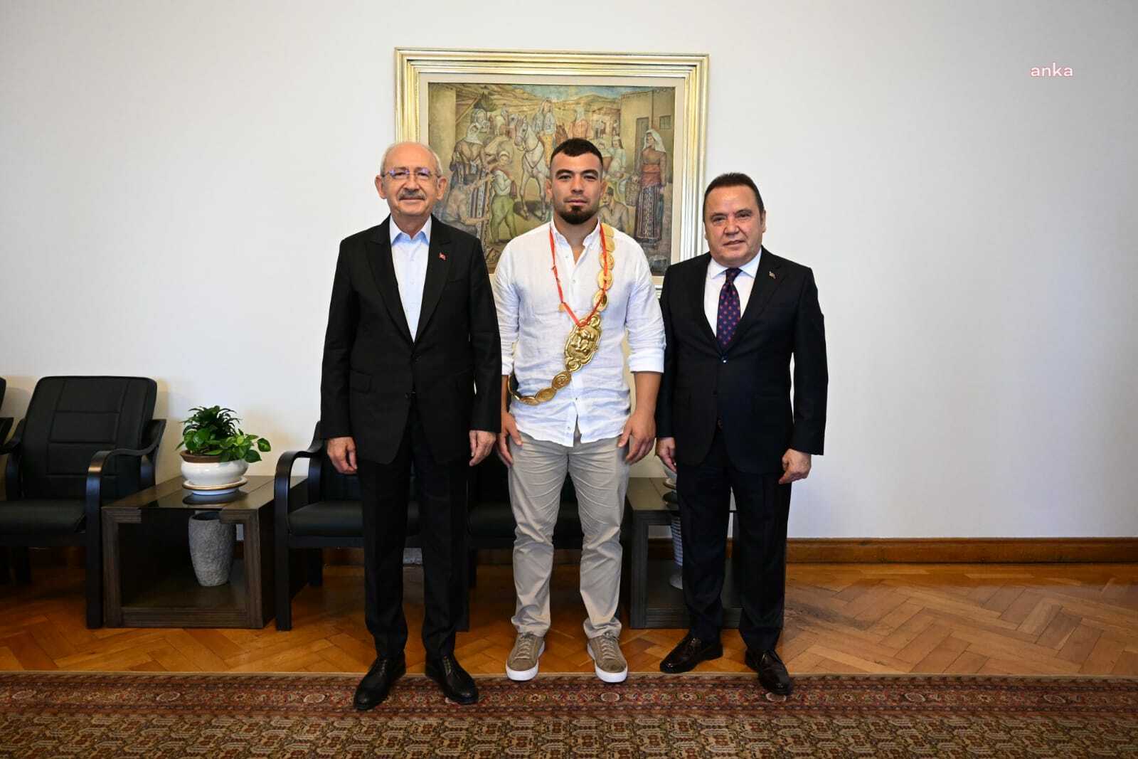 MUHİTTİN BÖCEK VE BAŞPEHLİVAN YUSUF CAN ZEYBEK’TEN CHP GENEL BAŞKANI KILIÇDAROĞLU’NA ZİYARET