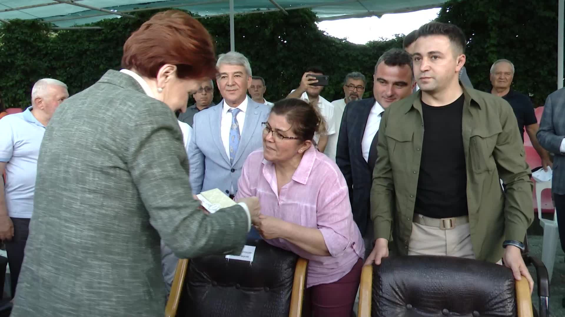 MERAL AKŞENER: “KAYBETTİK, LAMI CİMİ YOK. KAYBETTİK.  BU KAYBETMEYİ ‘SEÇMEN BİZE NEDEN OY VERMEDİ’ DİYEREK, BÖYLE BİR SAYGISIZ DİLLE AZİZ MİLLETİMİ SORGULAYARAK SONUÇ ALAMAYIZ”