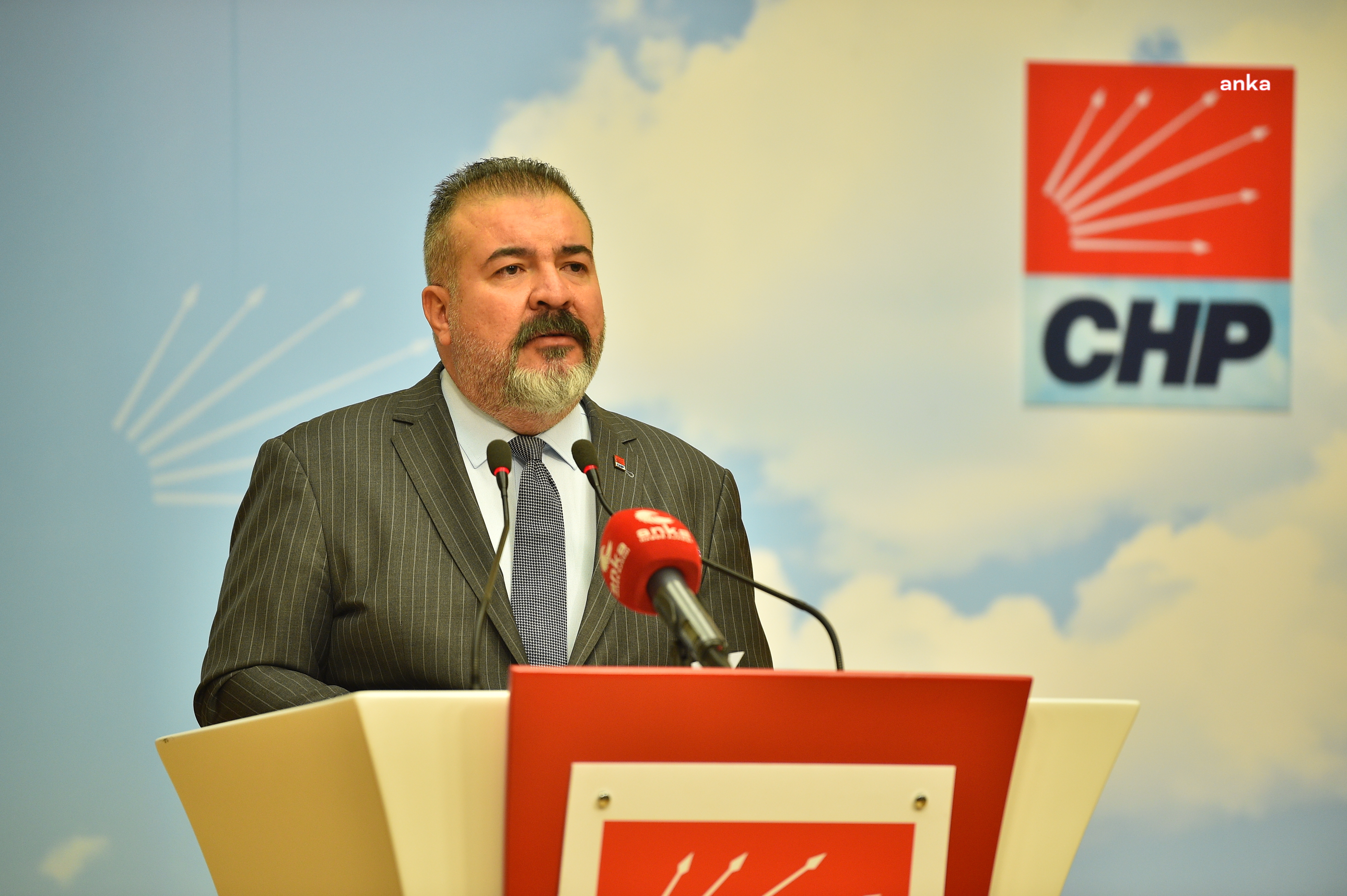 CHP’DEN İL VE İLÇE ÖRGÜTLERİNE GENELGEYLE; “İL VE İLÇE YÖNETİM LİSTELERİNDE EN AZ BİR BİLİŞİMCİYE YER VERİLSİN” TAVSİYESİ
