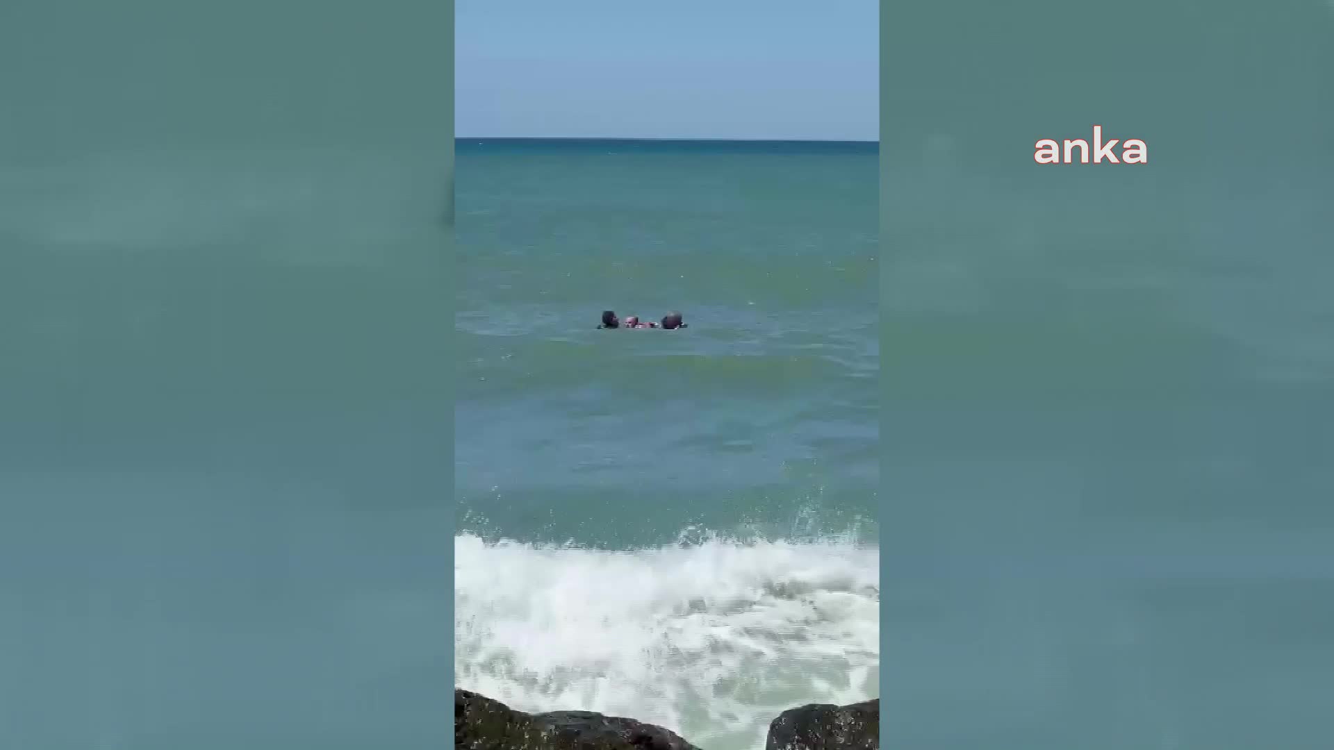 SİNOP'TA BİR KIZ ÇOCUĞU DENİZDE BOĞULARAK HAYATINI KAYBETTİ