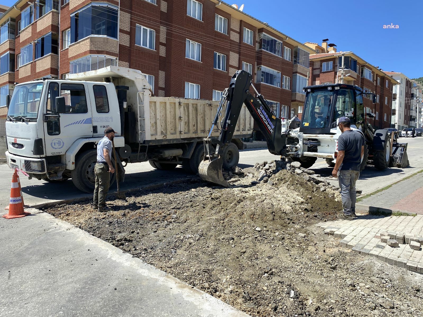 BOZÜYÜK BELEDİYESİ, TEVFİK FİKRET CADDESİ’NDEKİ ASFALTMALAMA ÇALIŞMALARINI TAMAMLADI