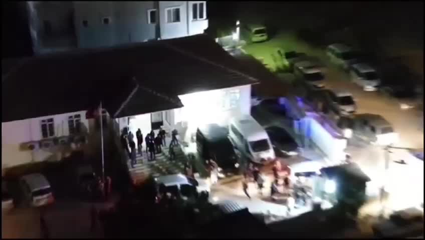 İÇİŞLERİ BAKANI YERLİKAYA DUYURDU: SAKARYA VE HATAY'DA 39 GÖÇMEN KAÇAKÇILIĞI ORGANİZATÖRÜ YAKALANDI