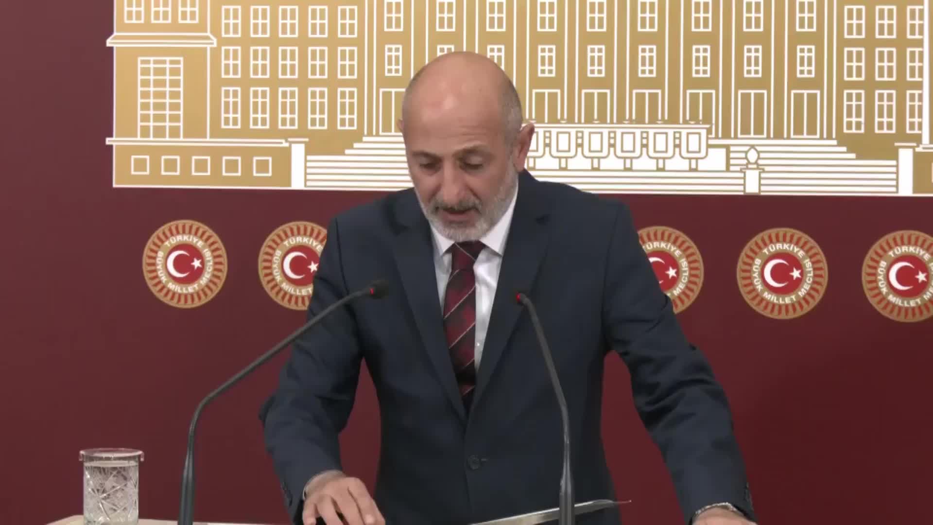 ALİ ÖZTUNÇ: “DEPREM MARAŞ’I VURDU, SUSUZLUK KIRIYOR… YÜZDE 70’LERDE OY ALDIN EY TAYYİP ERDOĞAN. HİÇ Mİ ARAMIYORSUN BELEDİYE BAŞKANINI, MİLLETVEKİLLERİNİ?”