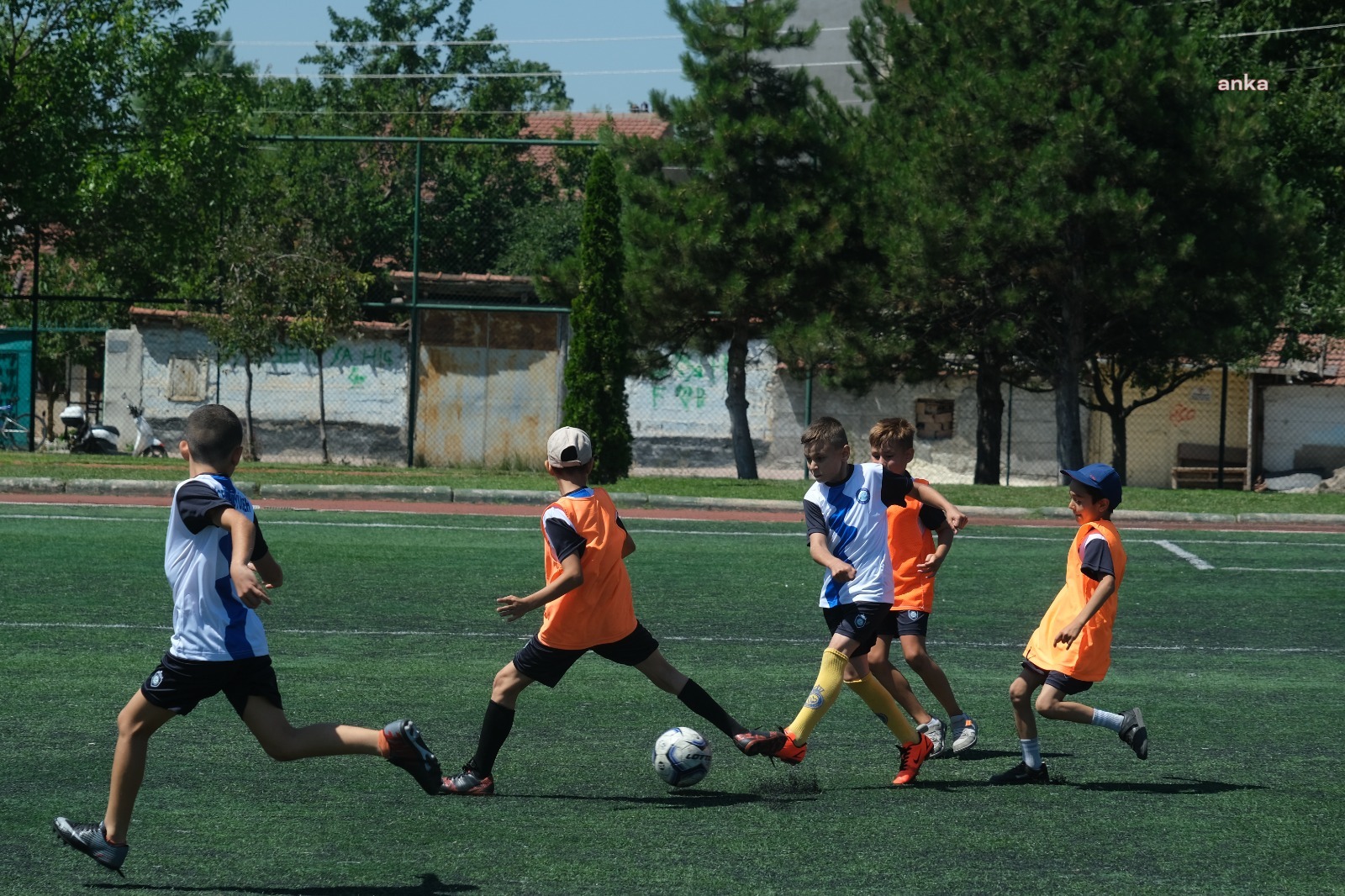 ESKİŞEHİR BÜYÜKŞEHİR BELEDİYESİ’NİN ÜCRETSİZ YAZ DÖNEMİ FUTBOL EĞİTİMLERİ SÜRÜYOR