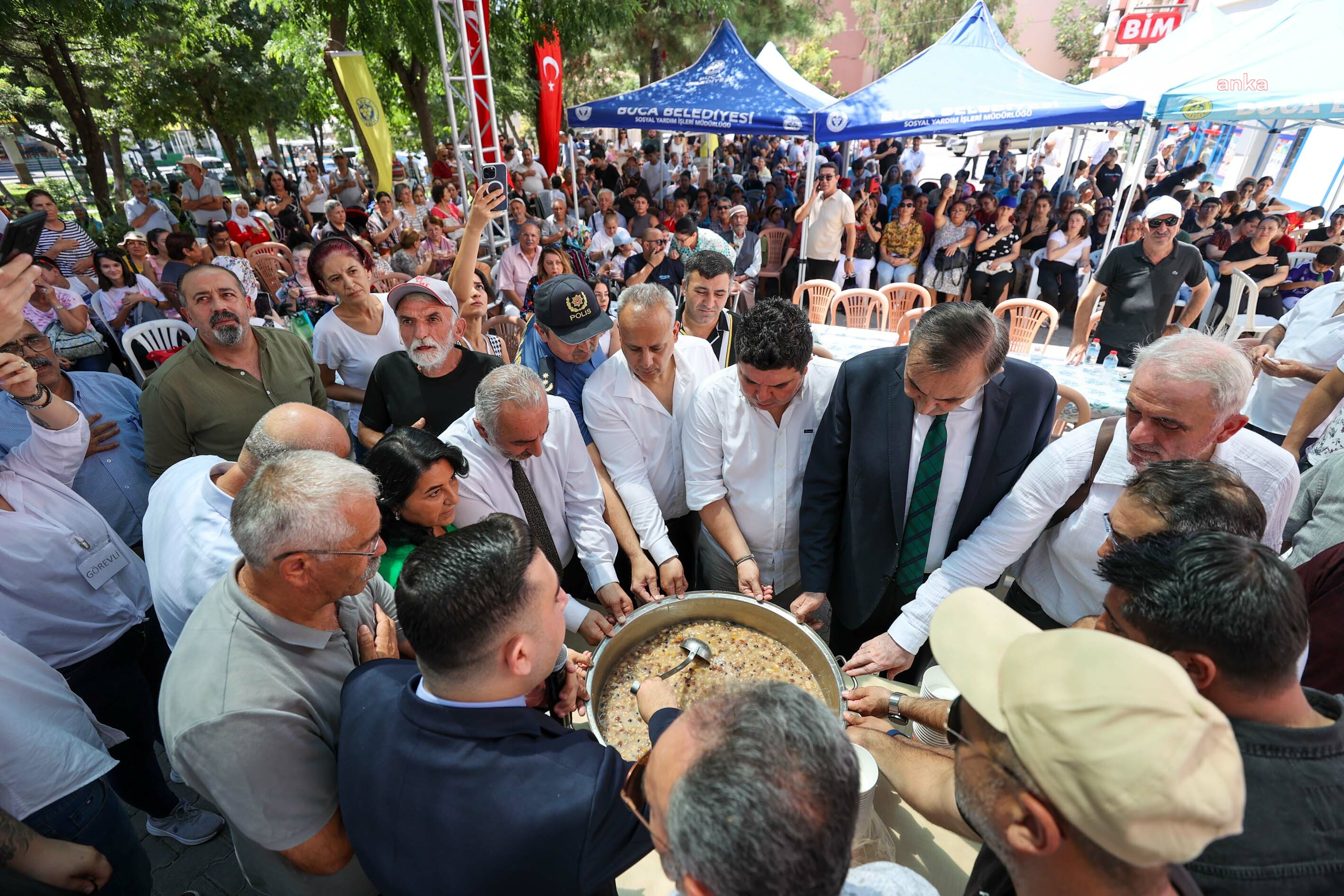 BUCA’DA AŞURE DUALARLA KARILDI