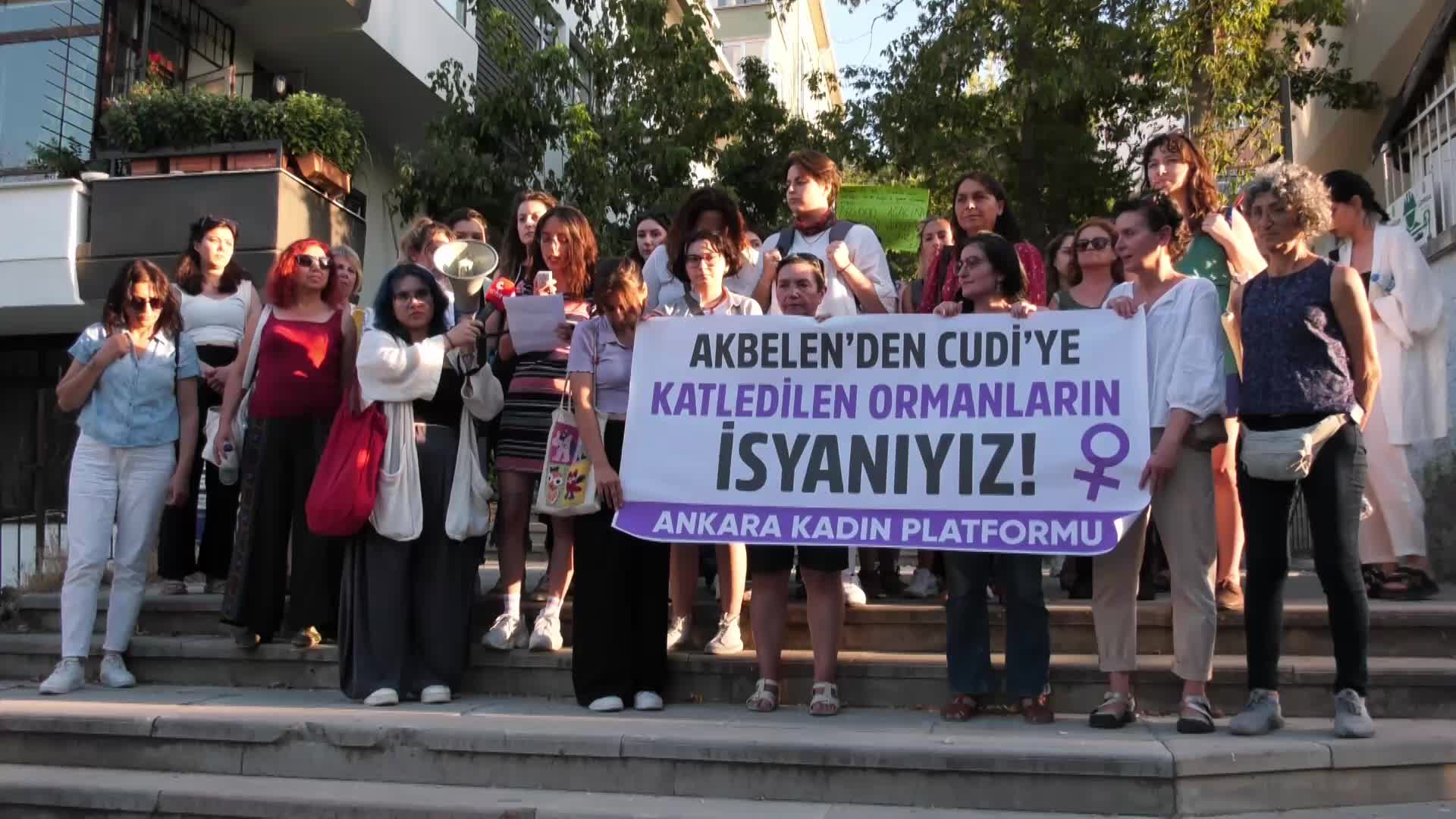 ANKARA KADIN PLAFTORMU, LİMAK HOLDİNG’İ PROTESTO ETTİ: “AKP İKTİDARI BU ÜLKENİN, DAĞININ, TAŞININ, AĞACININ, HAYVANININ VE İNSANININ YANINDA DEĞİL, SERMAYENİN YANINDADIR. AKBELEN’DEKİ DOĞA KATLİAMINI BİR AN EVVEL DURDURUN”