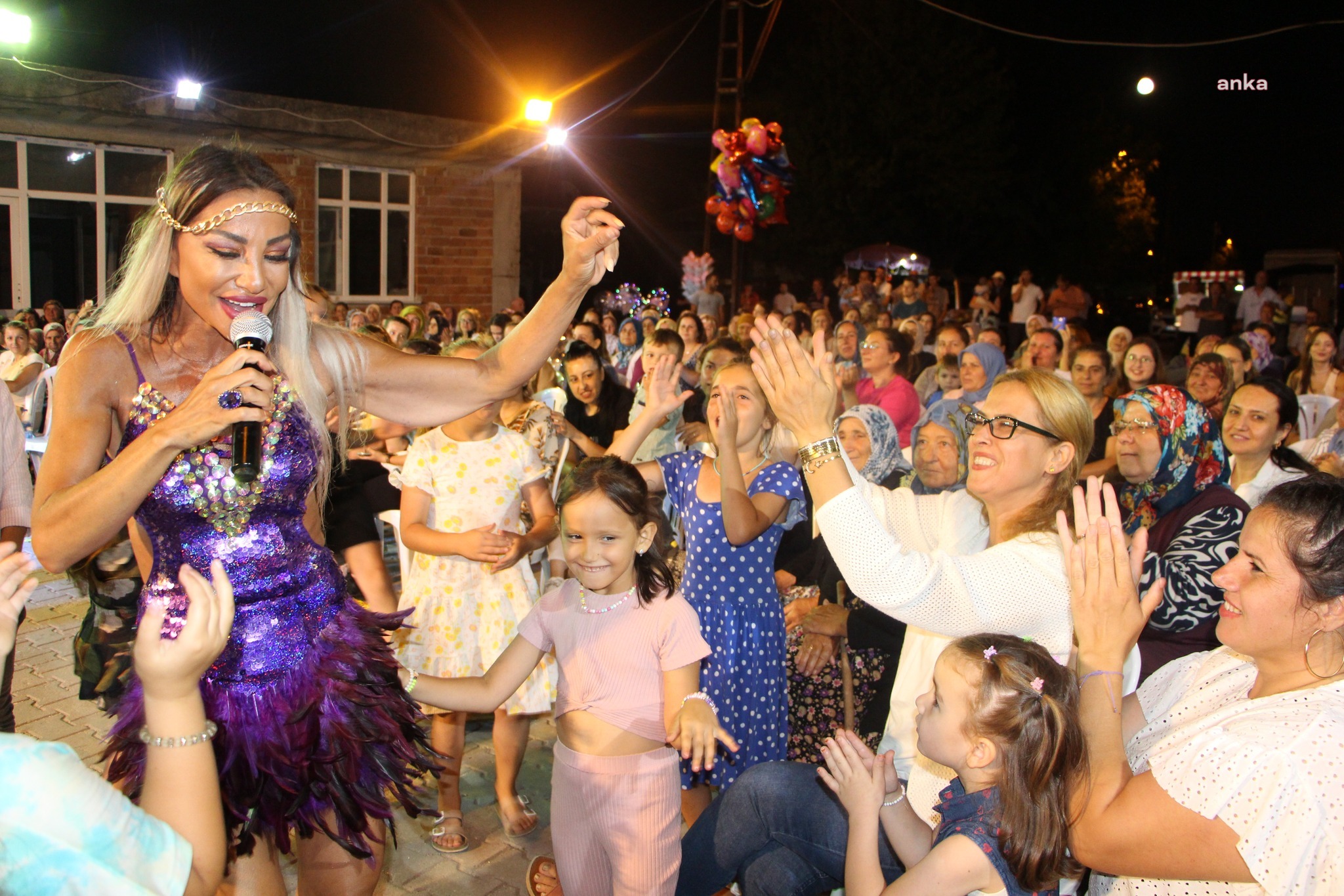 SARAY BELEDİYESİ’NİN ‘HALK KONSERLERİ’ KURTDERE’DE SEVTUĞ İLE DEVAM ETTİ