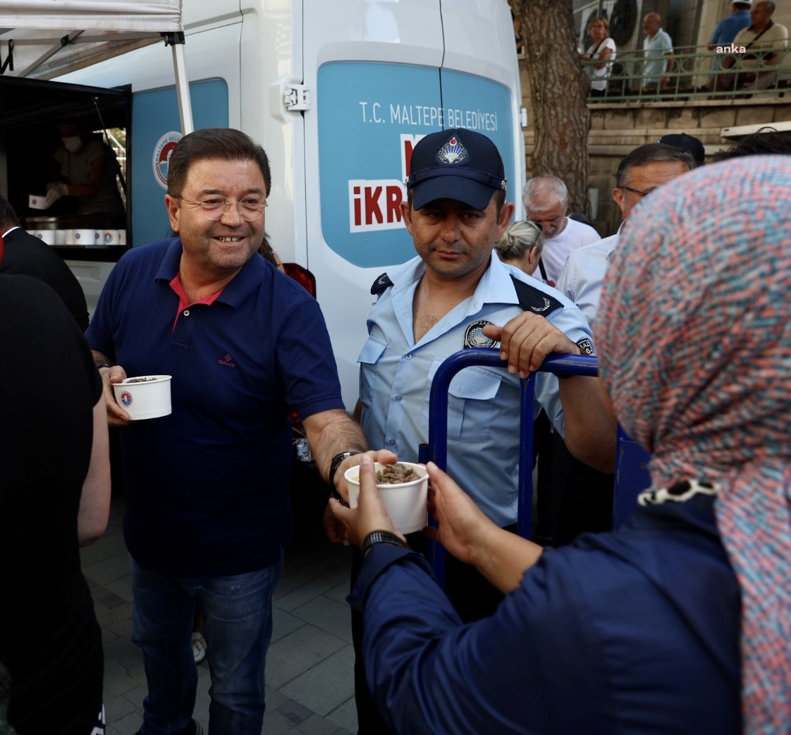 MALTEPE'NİN 7 NOKTASINDA AŞURE DAĞITILDI