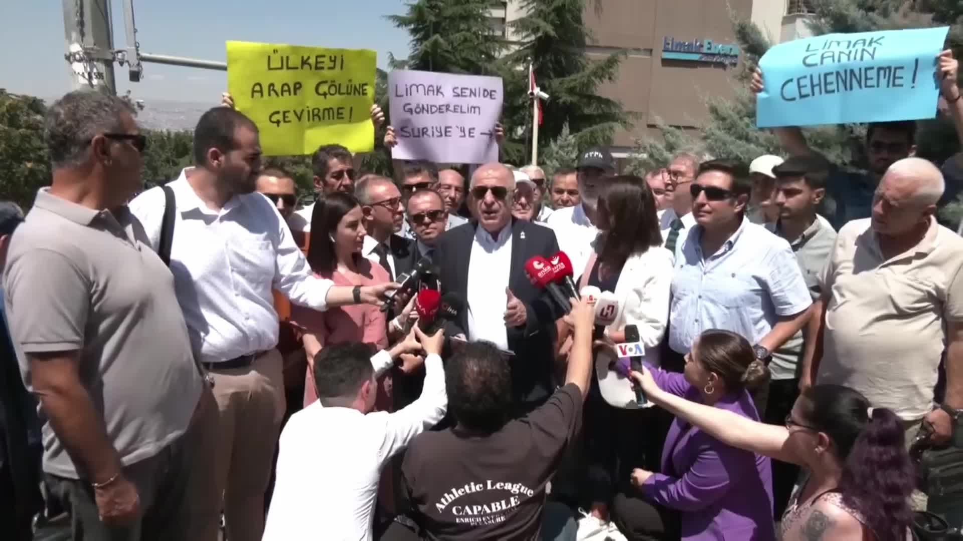 ÖZDAĞ'DAN LİMAK HOLDİNG ÖNÜNDE AKBELEN PROTESTOSU: “BURADAN AKP’YE SORUYORUZ; ‘SİZ LİMAK’IN ORTAĞI MISINIZ?’”
