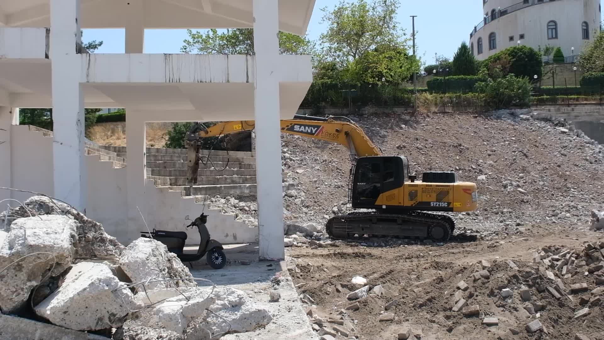 ANTALYA BÜYÜKŞEHİR BELEDİYESİ'NİN KUMLUCA ATATÜRK STADYUMU PROJESİNDE ÇALIŞMALAR BAŞLADI