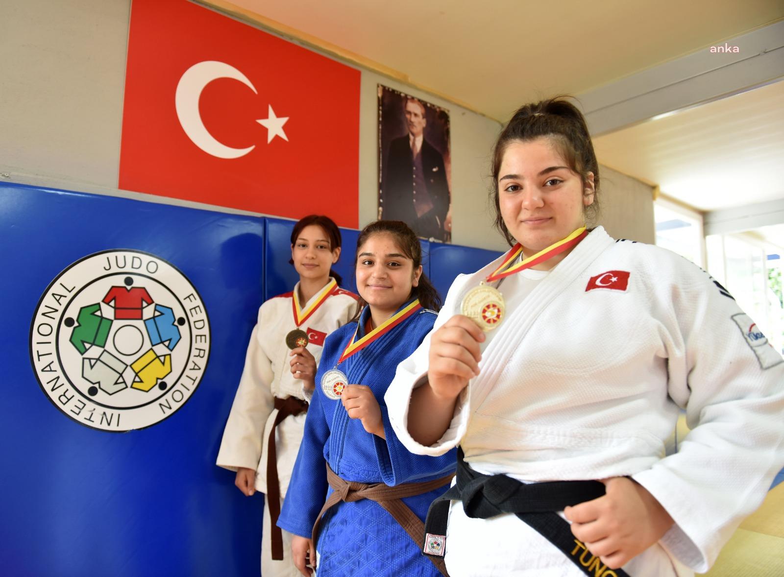 İZMİR’İN ALTIN KIZI SEMA