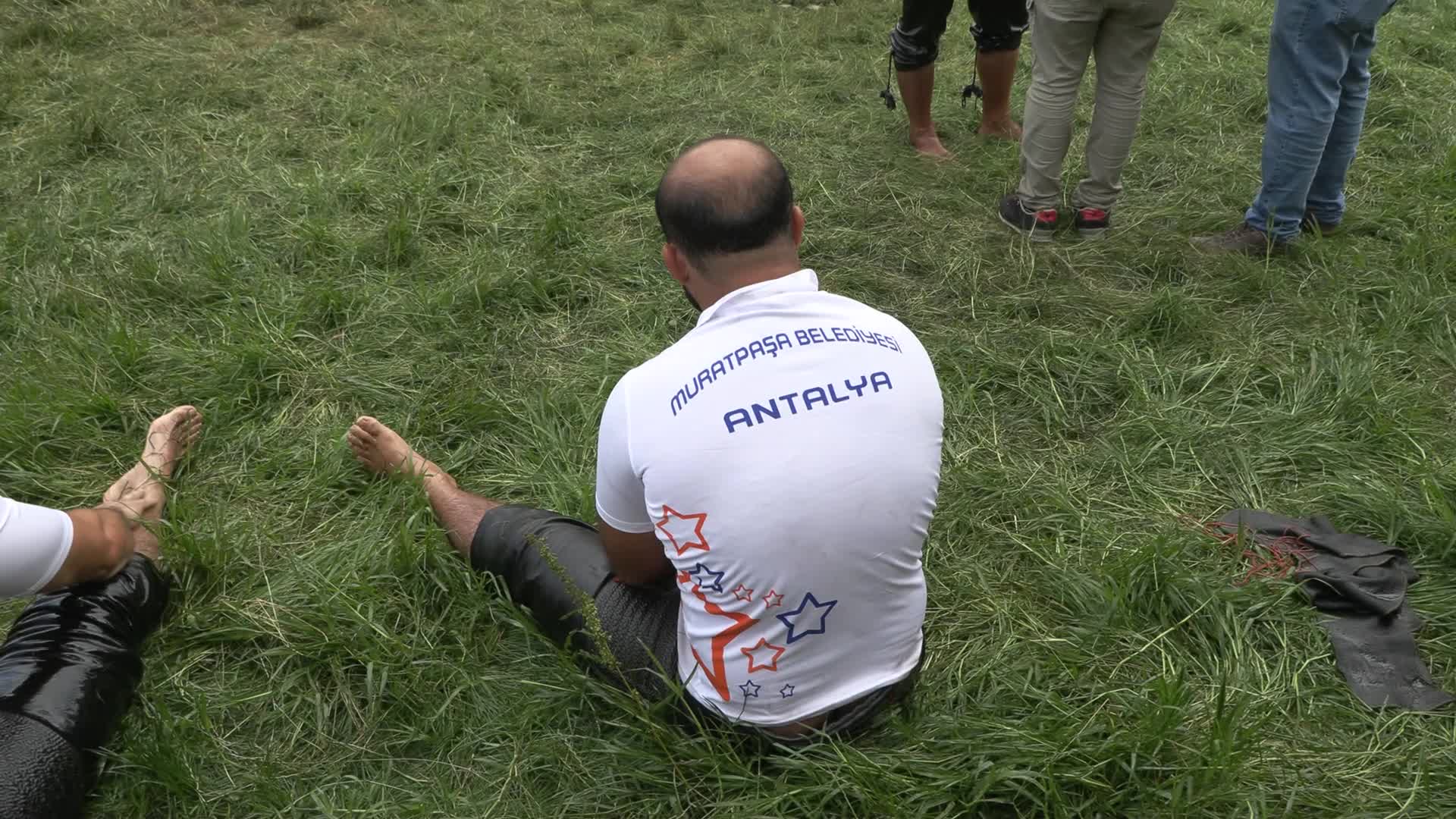 MURATPAŞA BELEDİYE BAŞKANI UYSAL, BAŞPEHLİVANLARLA BİR ARAYA GELDİ