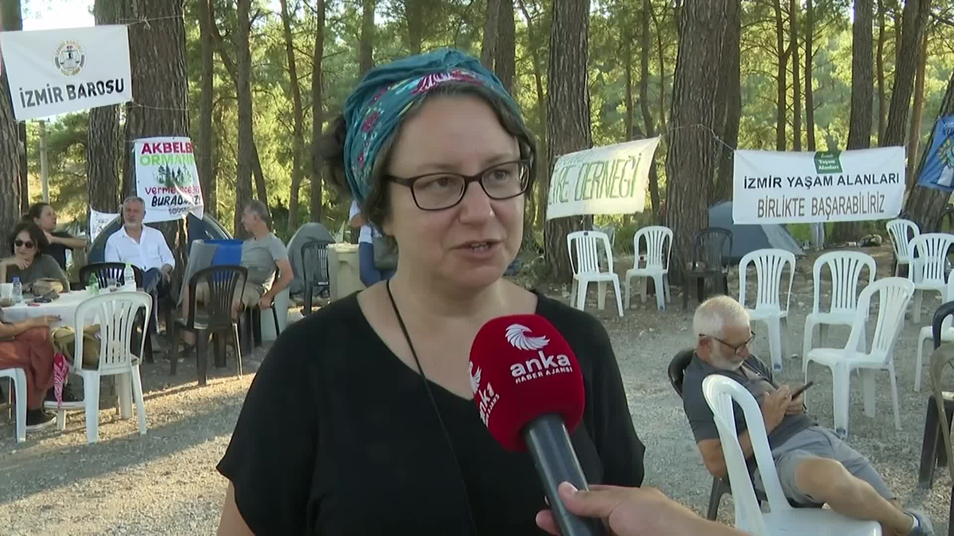AKBELEN’DE AĞAÇLARIN KESİLMESİNE DİRENEN ÇEVRECİLERDEN DENİZ GÜMÜŞEL, HAKKINDAKİ “MİLAS’A GİRMEME” KARARINA İTİRAZ ETTİ: “BAŞKA İNSANLARIN MÜCADELEYE KATILMASINI ENGELLEMEYE ÇALIŞIYORLAR AMA AKBELEN O KORKU DUVARINI AŞTI”