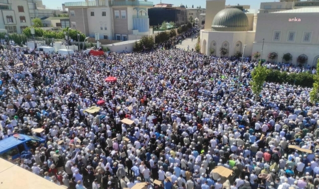DERYA YANIK'TAN DEPREMZEDE ÇOCUKLARIN MENZİL TARİKATININ EVLERİNDE KALDIĞI İDDİASINA YANIT: "AİLE BÜTÜNLÜĞÜ İÇİNDE KALDIKLARI GÖRÜLMÜŞTÜR"
