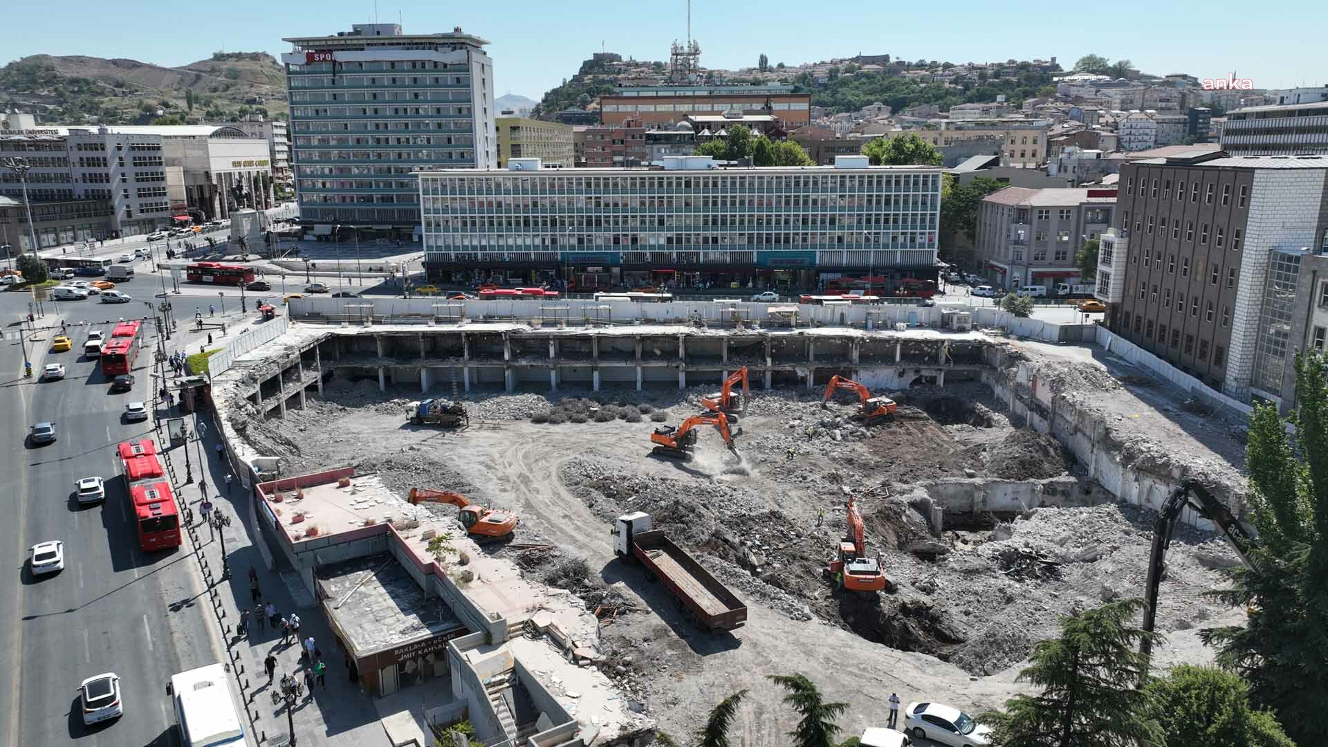 ANKARA BÜYÜKŞEHİR BELEDİYESİ, ULUS MEYDANI İÇİN DÜĞMEYE BASTI