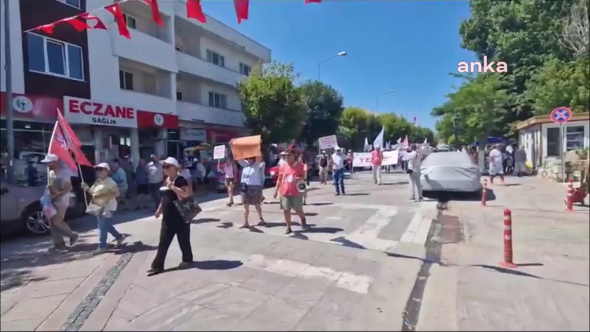 ÖNDER İŞLEYEN: “YERLİYİZ, MİLLİYİZ DEDİLER SEÇİMDEN SONRA EKONOMİYİ IMF'YE, KÖRFEZ SERMAYESİNE TESLİM ETTİLER. 'AMERİKA'YA, NATO'YA KAFA TUTUYORUZ' DEDİLER NATO'NUN ÖNÜNDE BOYUN EĞDİLER”