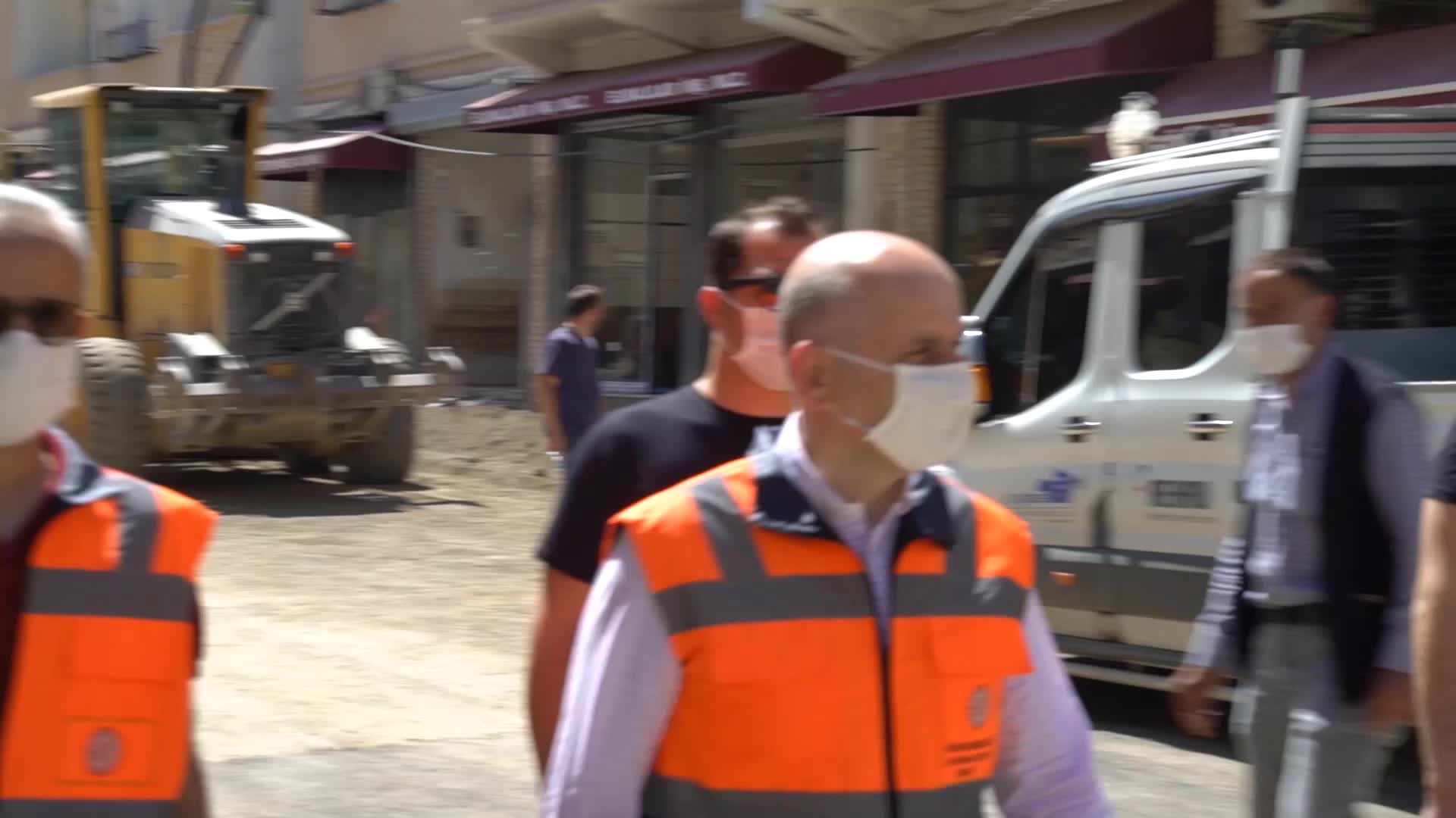 GİRESUN’DA 4 METRE BALÇIKLA KAPLI OLAN ANA CADDE TEMİZLENDİ
