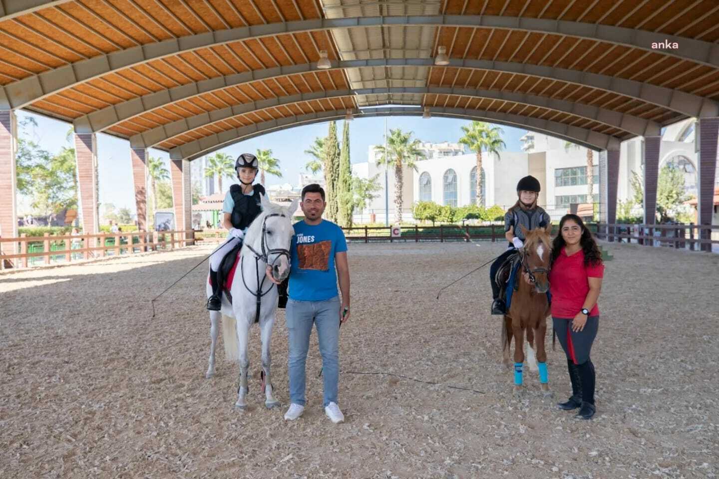 KARŞIYAKA'DA 20 BİN ÇOCUK BİNİCİLİK SPORUYLA TANIŞTI