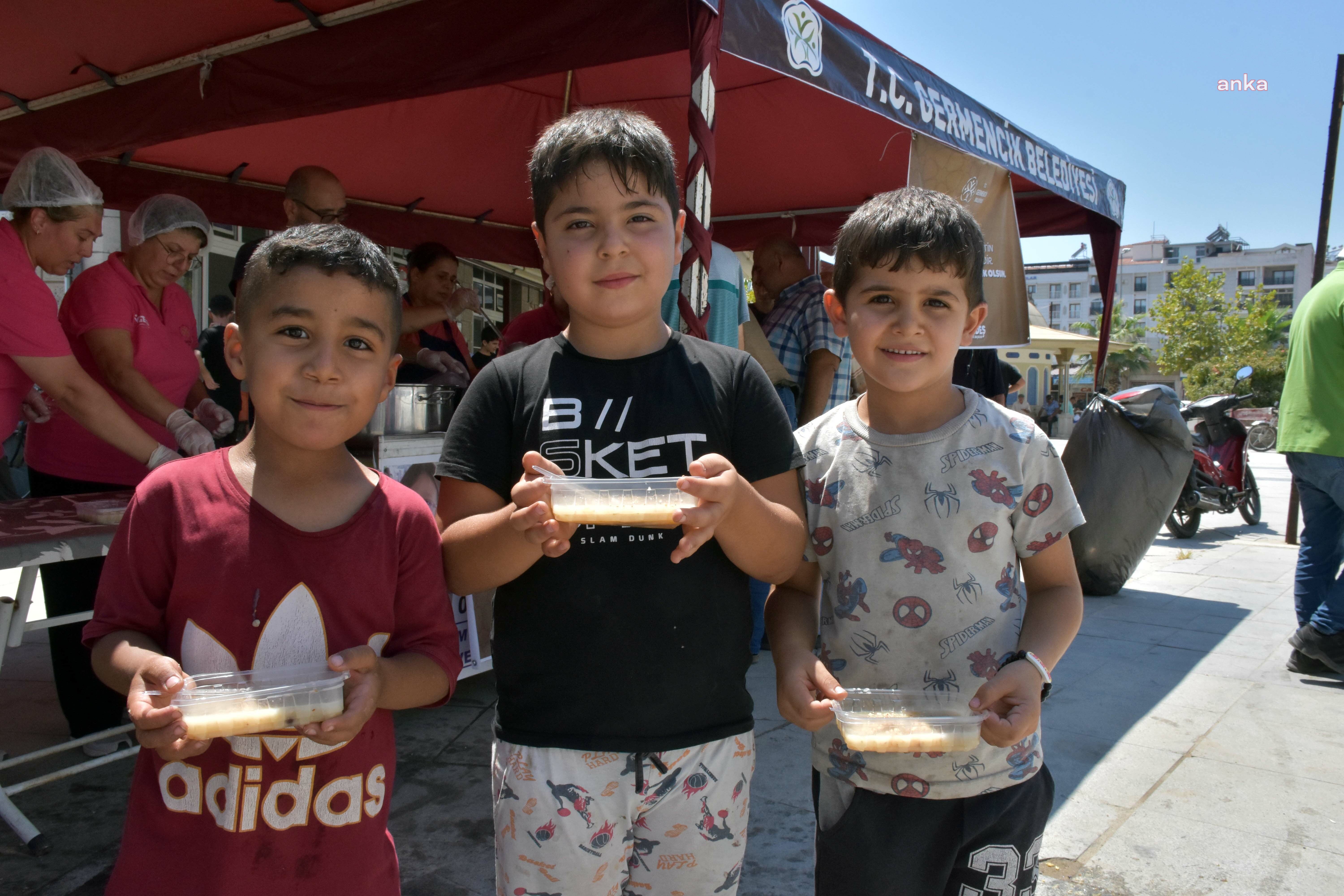 GERMENCİK BELEDİYESİ, AŞURE DAĞITTI