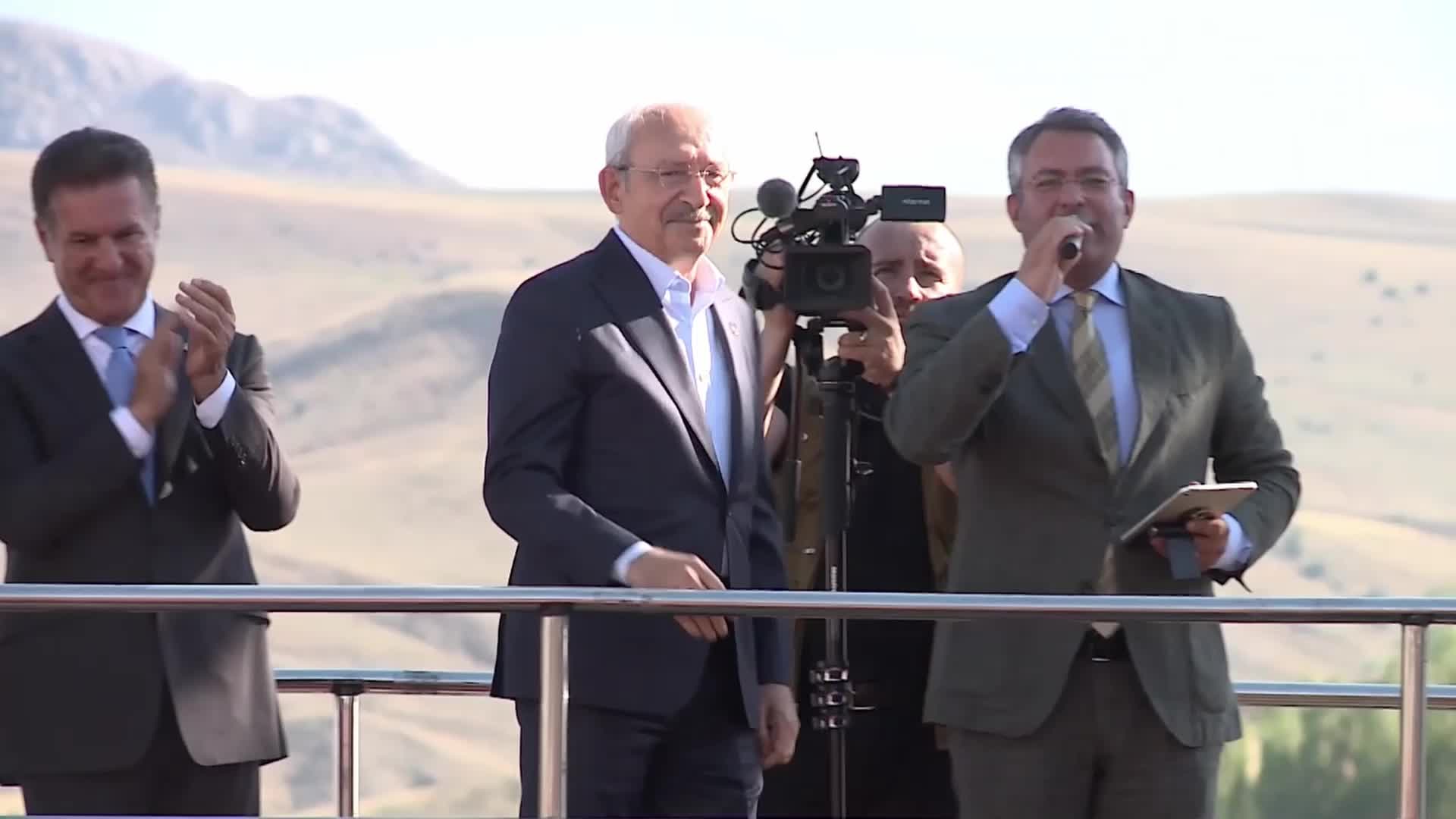 KILIÇDAROĞLU, ERZİNCAN TERCAN’DA: “BELEDİYE BAŞKANLARI SEÇİMİNDEN SONRA ASIL ZAMMI O ZAMAN GÖRECEKSİNİZ, VATANDAŞIN ÜMÜĞÜNÜ NASIL SIKTIKLARINI O ZAMAN GÖRECEKSİNİZ”