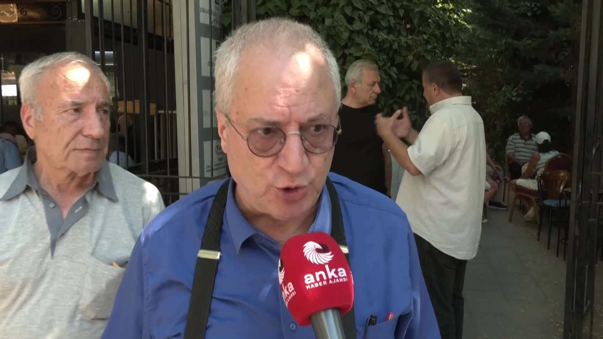 TTB GENEL SEKRETERİ VEDAT BULUT:  "YOKSULLUK DA BÜYÜK BİR SAĞLIK SORUNU. PAZAR YERLERİNİN DAĞILMA SAATLERİNDE, ÇÖPLÜKLERİ KARIŞTIRAN YURTTAŞLARIMIZI GECE GÖRÜRSENİZ İNSANLARIN NASIL BİR SEFALET İÇİNDE OLDUĞUNU GÖRÜRSÜNÜZ"