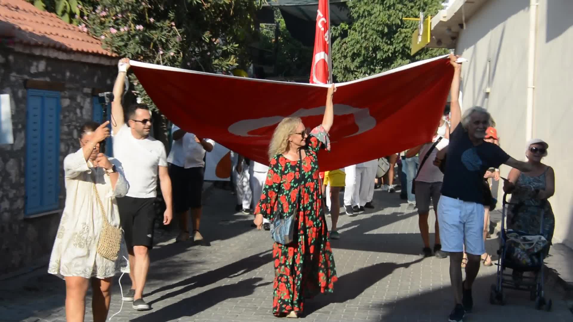 İZMİR BADEMLİ KÖYÜ FESTİVALİ BU YIL "TEMİZ DENİZ, TEMİZ ÇEVRE" TEMASIYLA DÜZENLENDİ