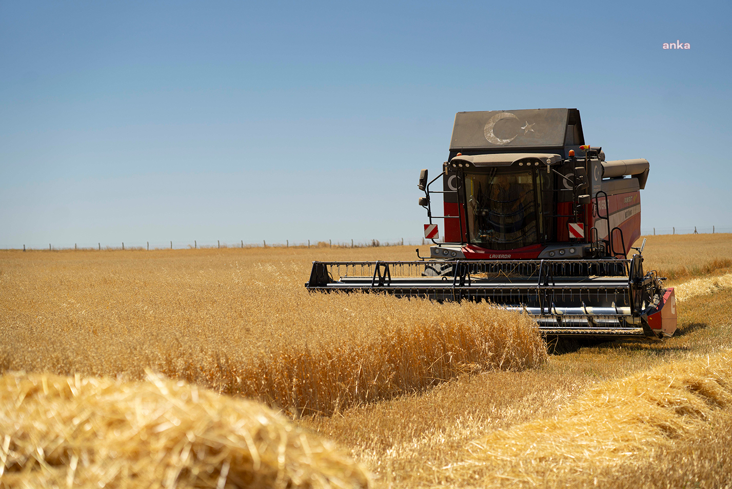 YERLİ ÜRETİCİYE GLOBAL DESTEK: KELLOGG, YILIN İLK YULAF HASADINI GERÇEKLEŞTİRDİ