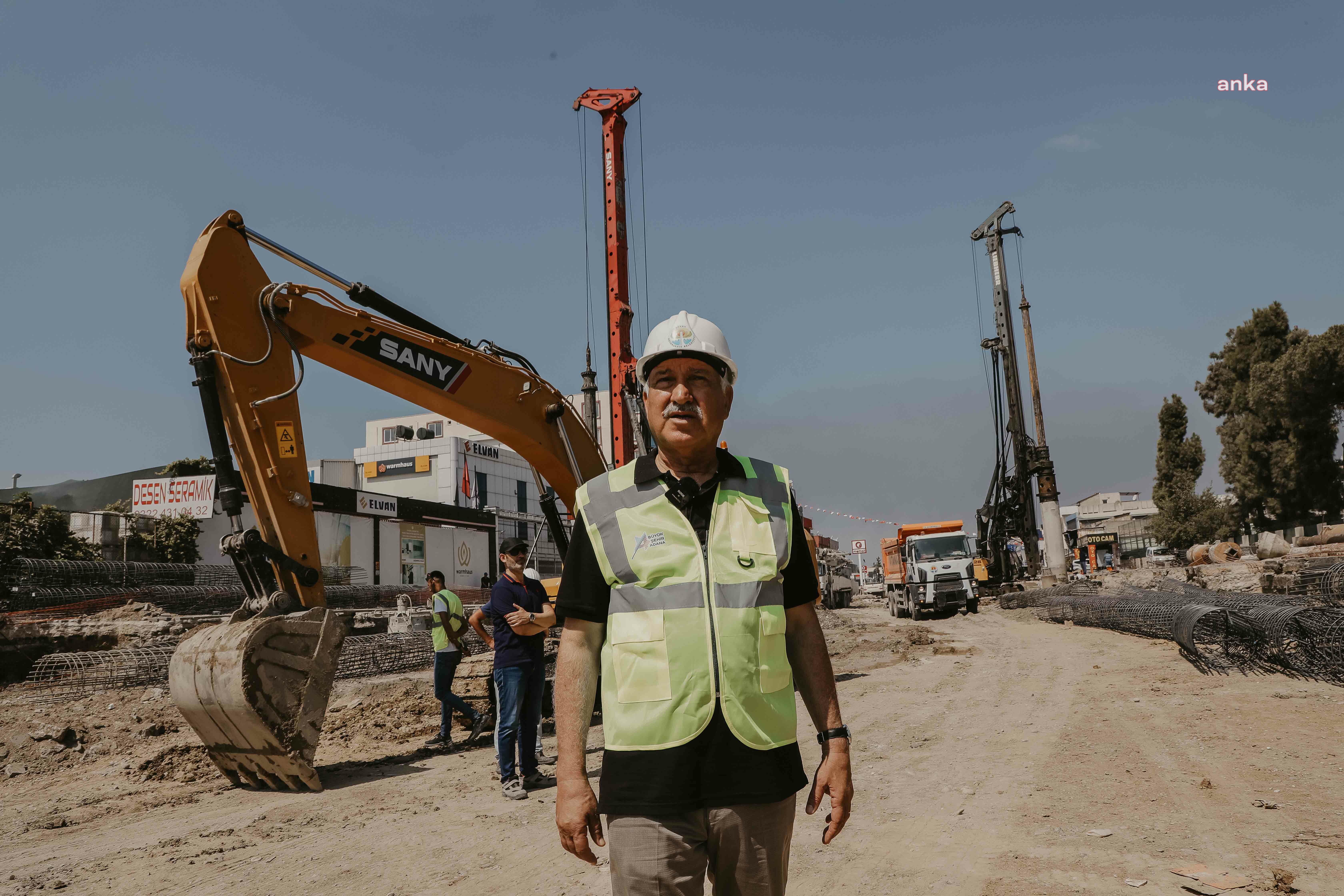 ADANA BÜYÜKŞEHİR BELEDİYESİ EKİPLERİNDEN ŞAKİRPAŞA ALTGEÇİDİ’NDE YOĞUN MESAİ