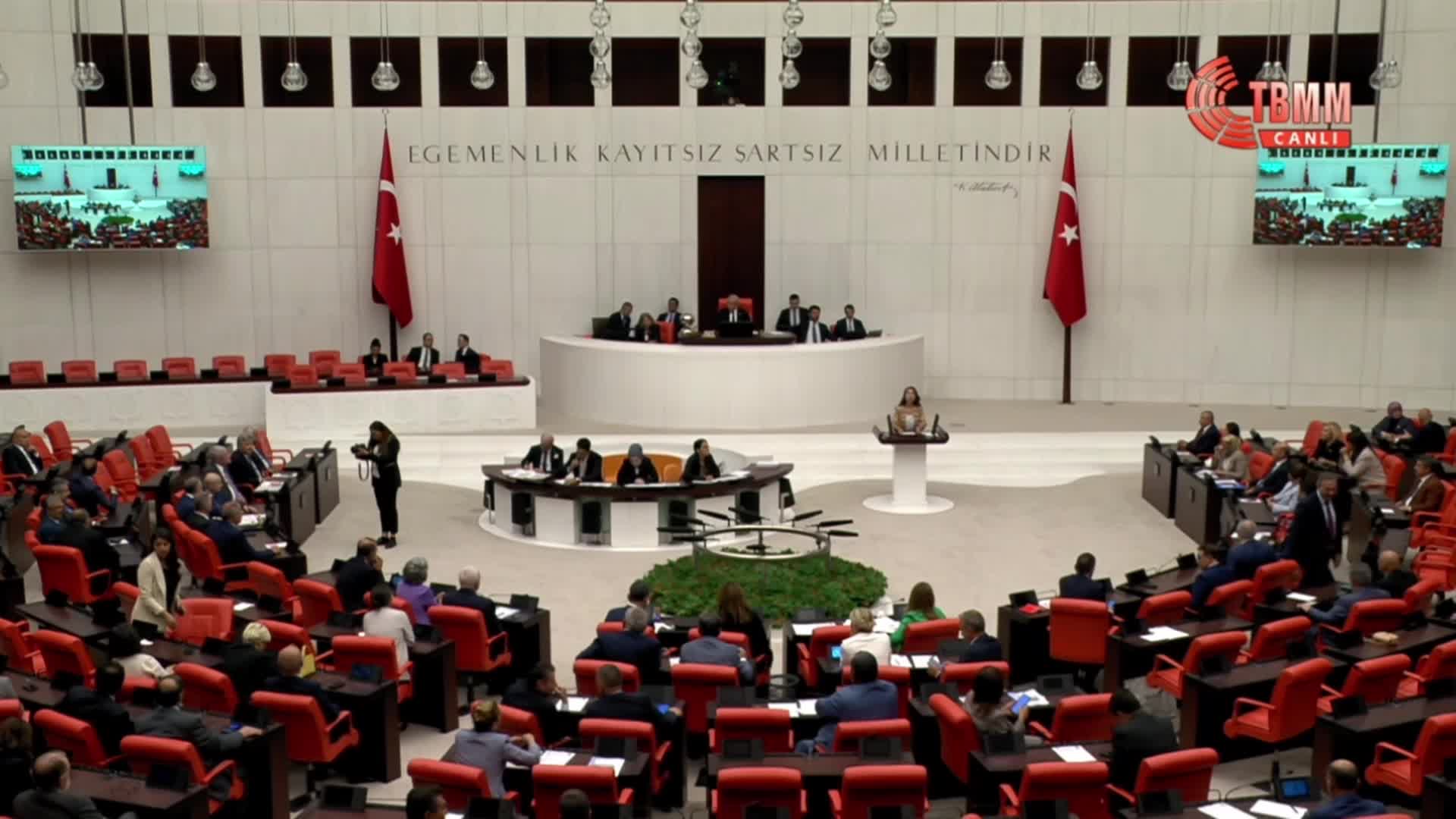 TBMM GENEL KURULU, “AKBELEN” GÜNDEMİYLE OLAĞANÜSTÜ TOPLANDI… YEŞİL SOL PARTİLİ HATIMOĞLULLARI ORUÇ: “TÜRKİYE’NİN ÖYLE BİR ÇALIŞMAYA İHTİYACI YOK. AMA LİMAK’IN SERMAYESİNİ BÜYÜTMEYE İHTİYACI OLDUĞU İÇİN AKP LİMAK’IN LEHİNE BİR KARAR ALIYOR”