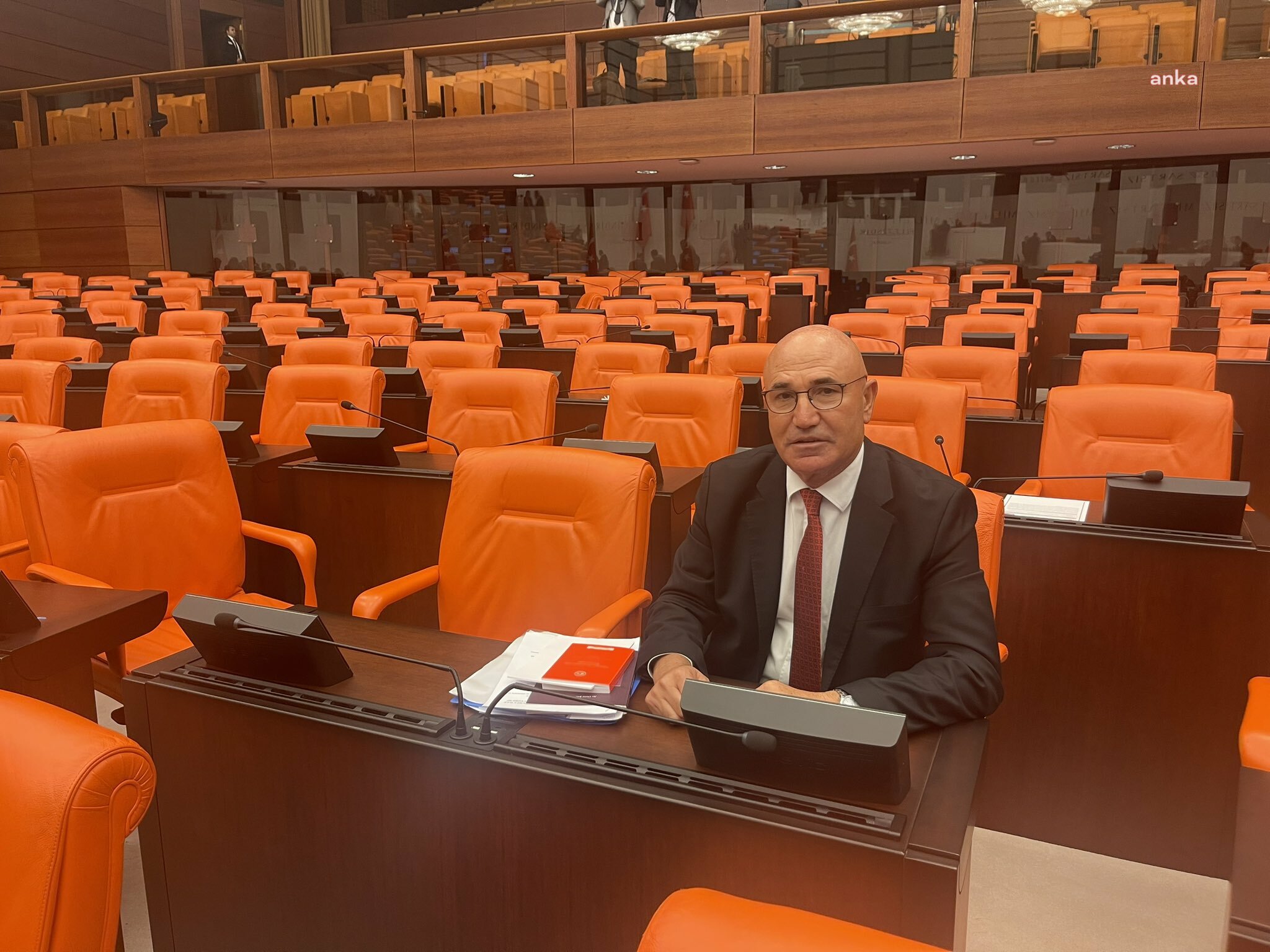 MAHMUT TANAL, ENSAR VAKFI’NDAKİ CİNSEL İSTİSMAR OLAYLARI SIRASINDA KARAMAN İL MİLLİ EĞİTİM MÜDÜRÜ OLAN ASIM SULTANOĞLU'NUN ŞANLIURFA’YA ATANMASINA TEPKİ İÇİN MECLİS'TE OTURMA EYLEMİNE BAŞLADI