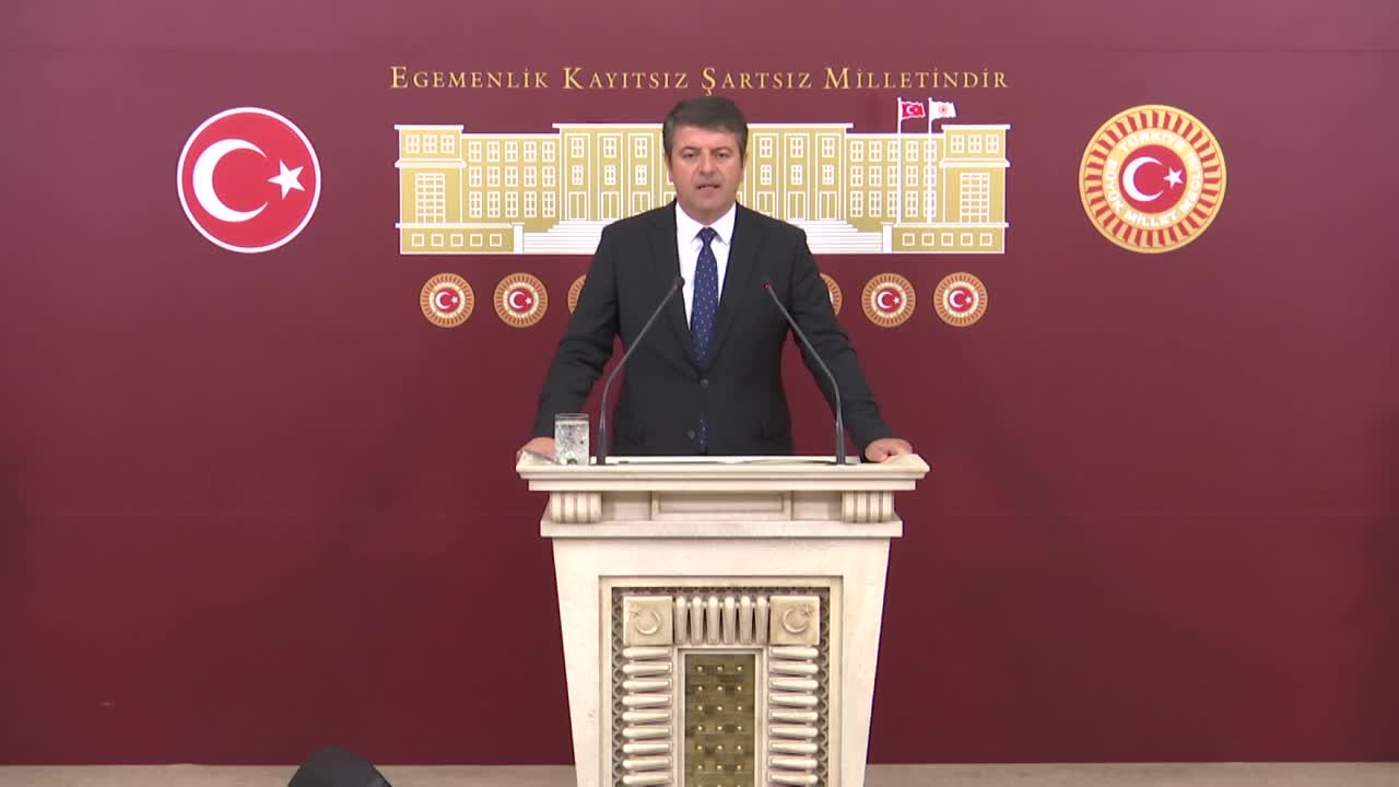ABDURRAHMAN TUTDERE: ADIYAMANLI MAĞDUR. ADIYAMANLI ÇADIRDA YAŞIYOR. ADIYAMANLI BİR BARDAK SUYA HASRET. DEPREM SIRASINDA YALNIZ KALAN ADIYAMAN YİNE SAHİPSİZ YİNE YALNIZ. HÜKÜMET OLARAK BU SÖZÜNÜZÜN GEREĞİNİ YERİNE GETİRİN