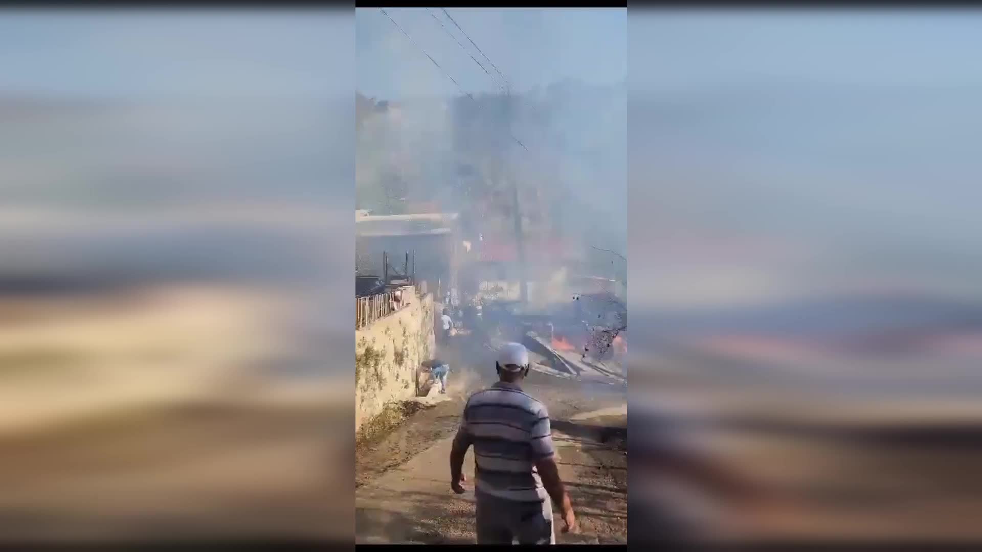 ARTVİN'DE ÇIKAN YANGINDA 5 EV, 2 AHIR VE SAMANLIK KULLANILAMAZ HALE GELDİ