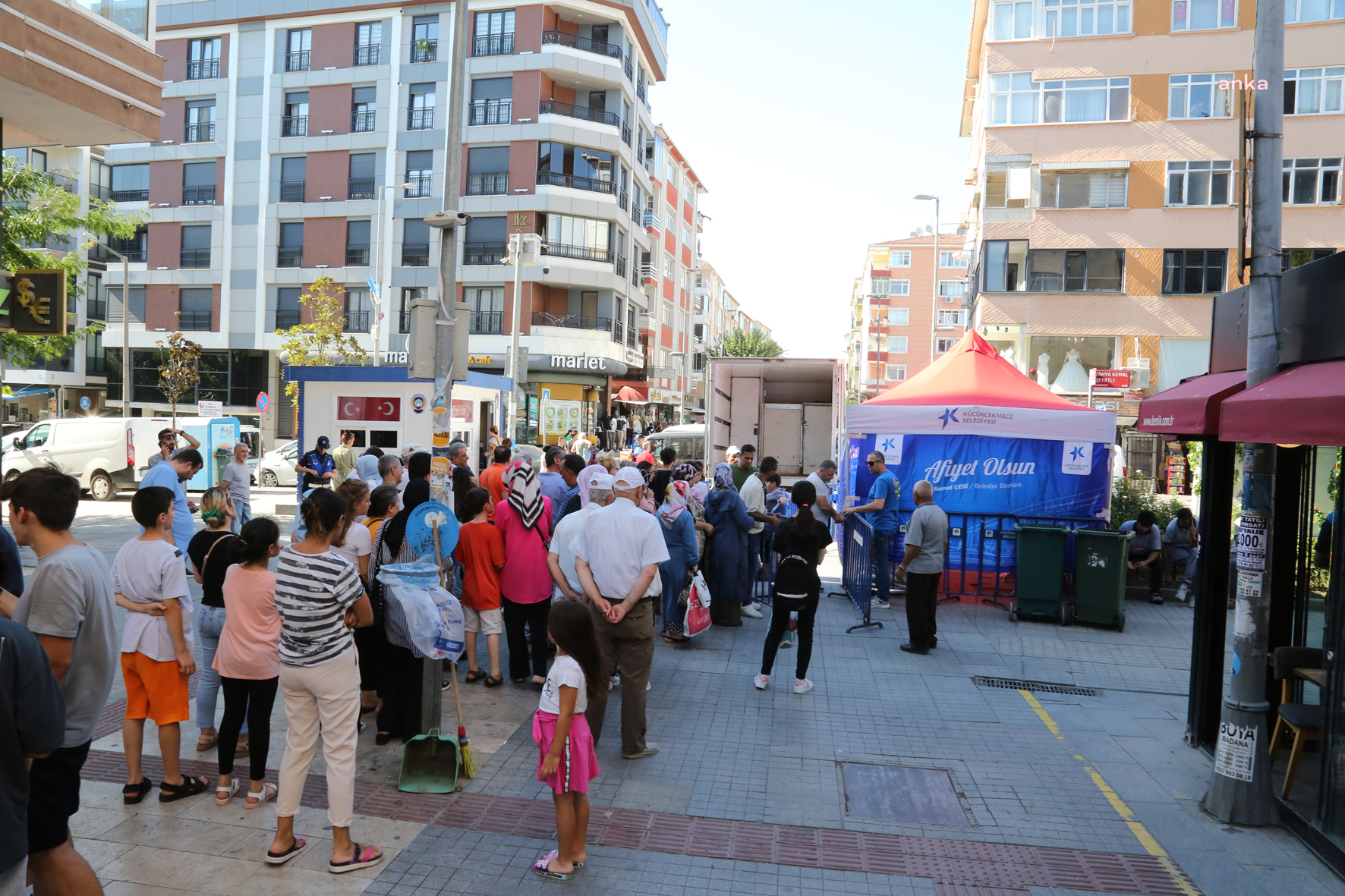 KÜÇÜKÇEKMECE’DE 30 BİN PORSİYON AŞURE DAĞITILDI