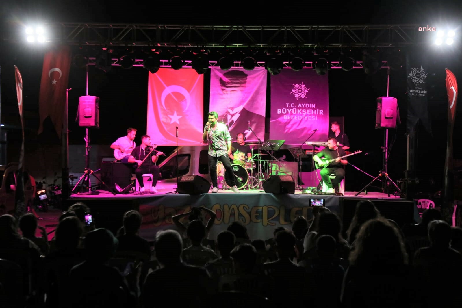 AYDIN BÜYÜKŞEHİR BELEDİYESİ’NDEN ÇEŞTEPE’DE MUHTEŞEM KONSER