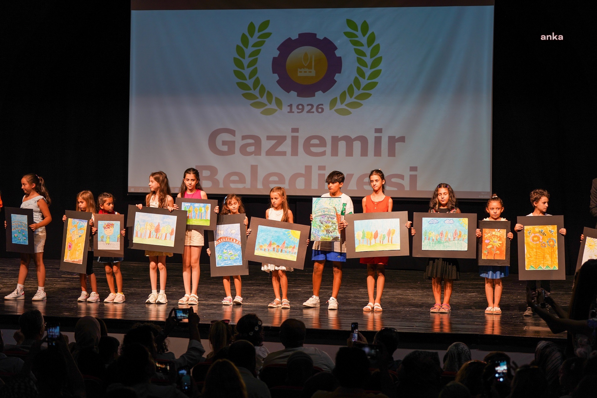 GAZİEMİR’DE SAHNE, YAZ OKULU KURSİYERLERİNİN