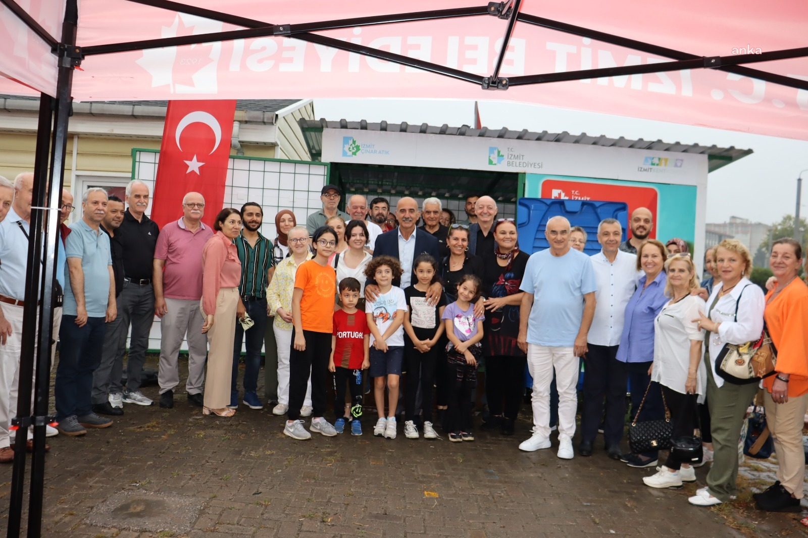İZMİT BELEDİYESİ’NDEN YAHYA KAPTAN MAHALLESİ’NE ÇOCUK ÖDÜL MARKET