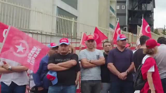 TEKGIDA-İŞ SENDİKASI, EKER SÜT'TEKİ İŞTEN ÇIKARMALARI PROTESTO ETTİ: "ARKADAŞLARIMIZIN İŞE İADE EDİLMESİNİ, ÇALIŞANLAR ÜZERİNDEKİ BASKILARIN DURDURULMASINI İSTİYORUZ. AKSİ HALDE SUÇ DUYURUSUNDA BULUNACAĞIZ”