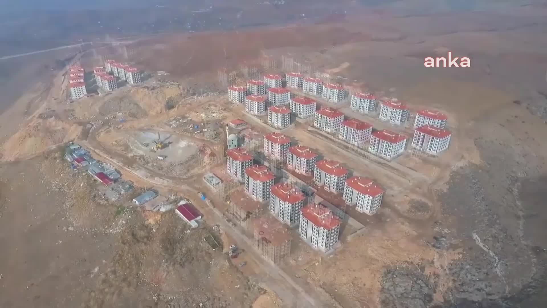 ÇORUM'DA TOKİ MAĞDURLARI EYLEM YAPTI: "BİZ ÖLÜNCE Mİ VERECEKSİNİZ EVLERİ"